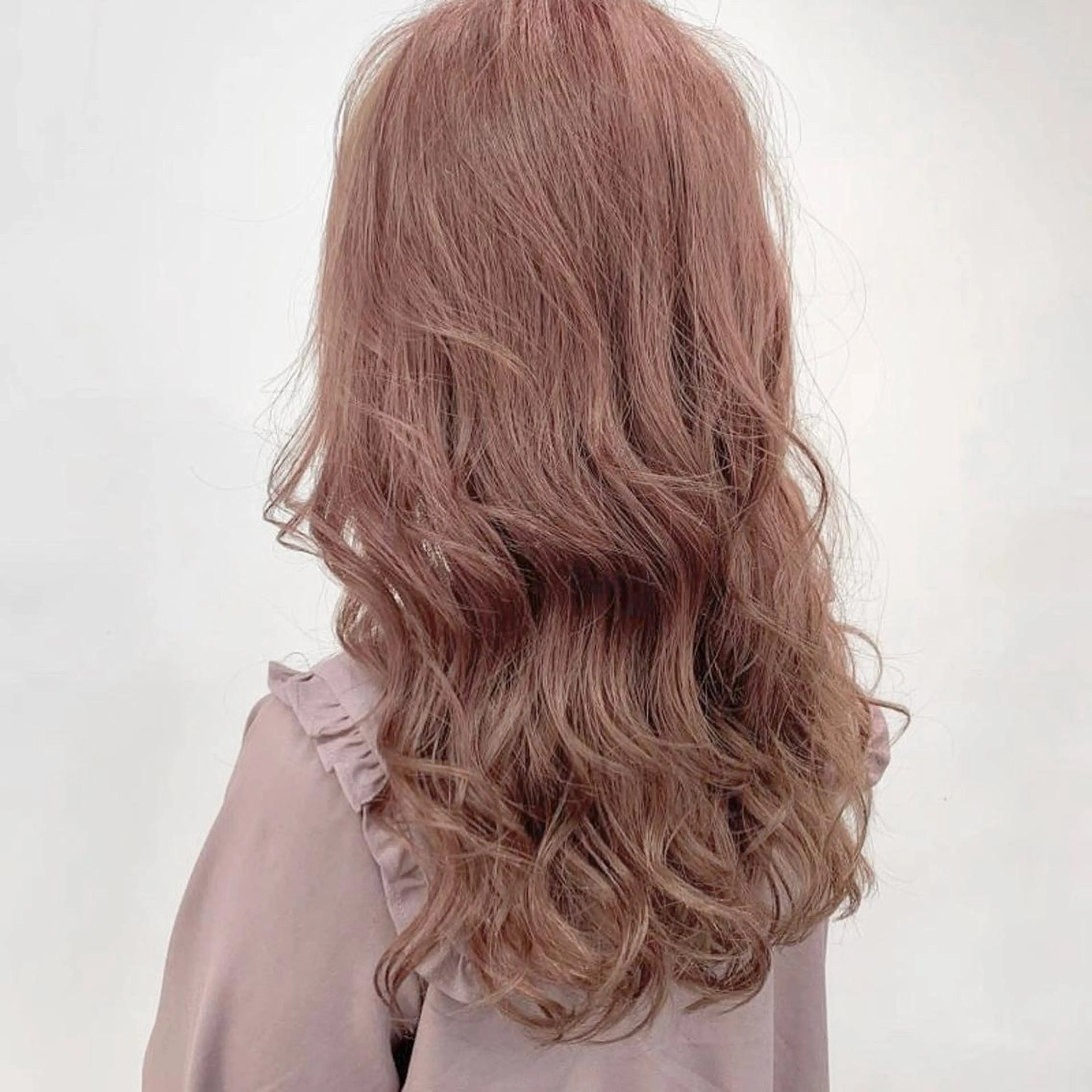 ミディアム カラー ☘️ブリーチ/ハイト ーン/レイヤー/のヘアスタイル