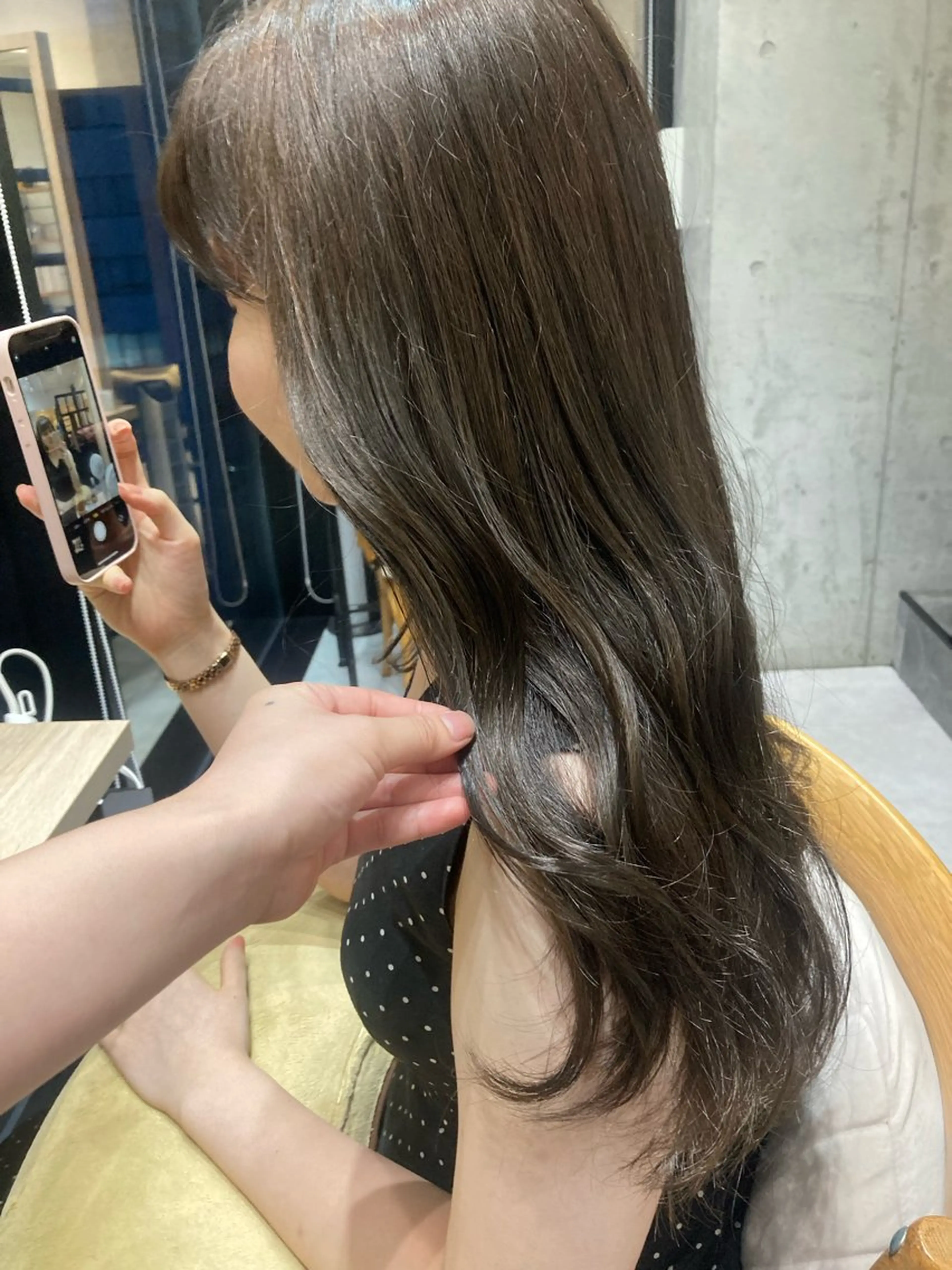 ロング ✨色持ちの良い艶 カラー✨蟹江真世のヘアスタイル