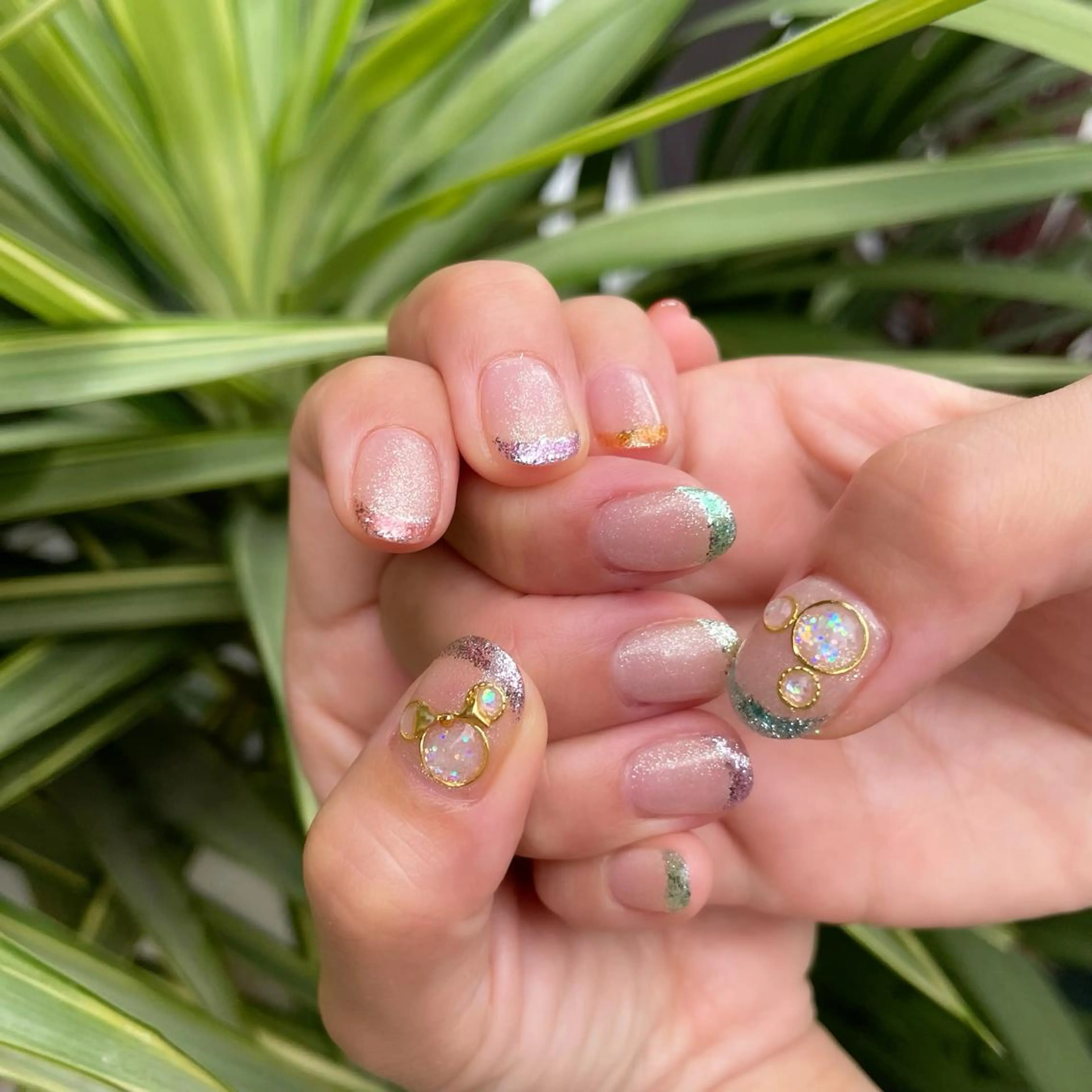ネイル フレンチネイル ラメ(グリッター) 夏ネイル es nailのネイルデザイン