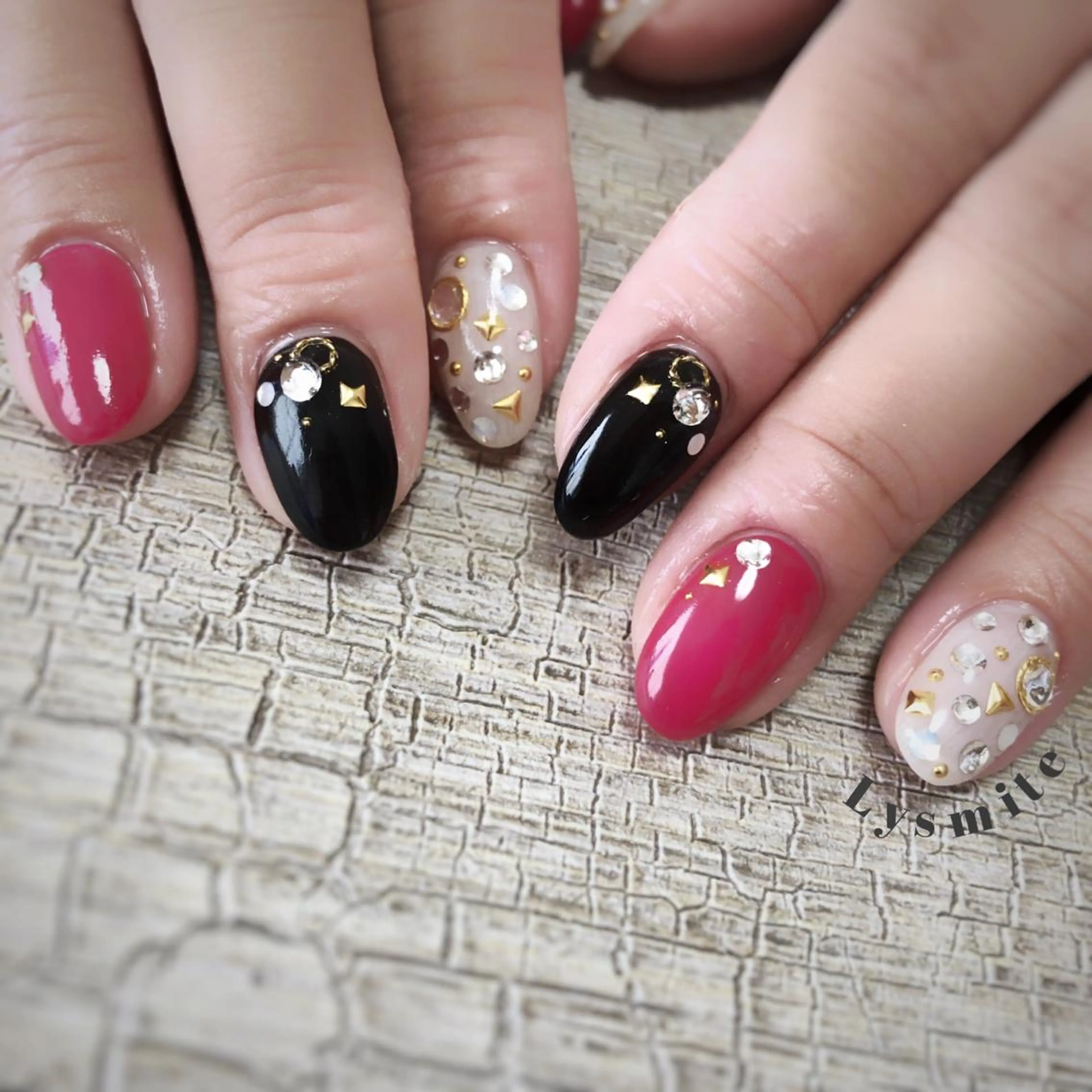 ネイル ストーンネイル Lysmite所属・岩本 美香のネイルデザイン