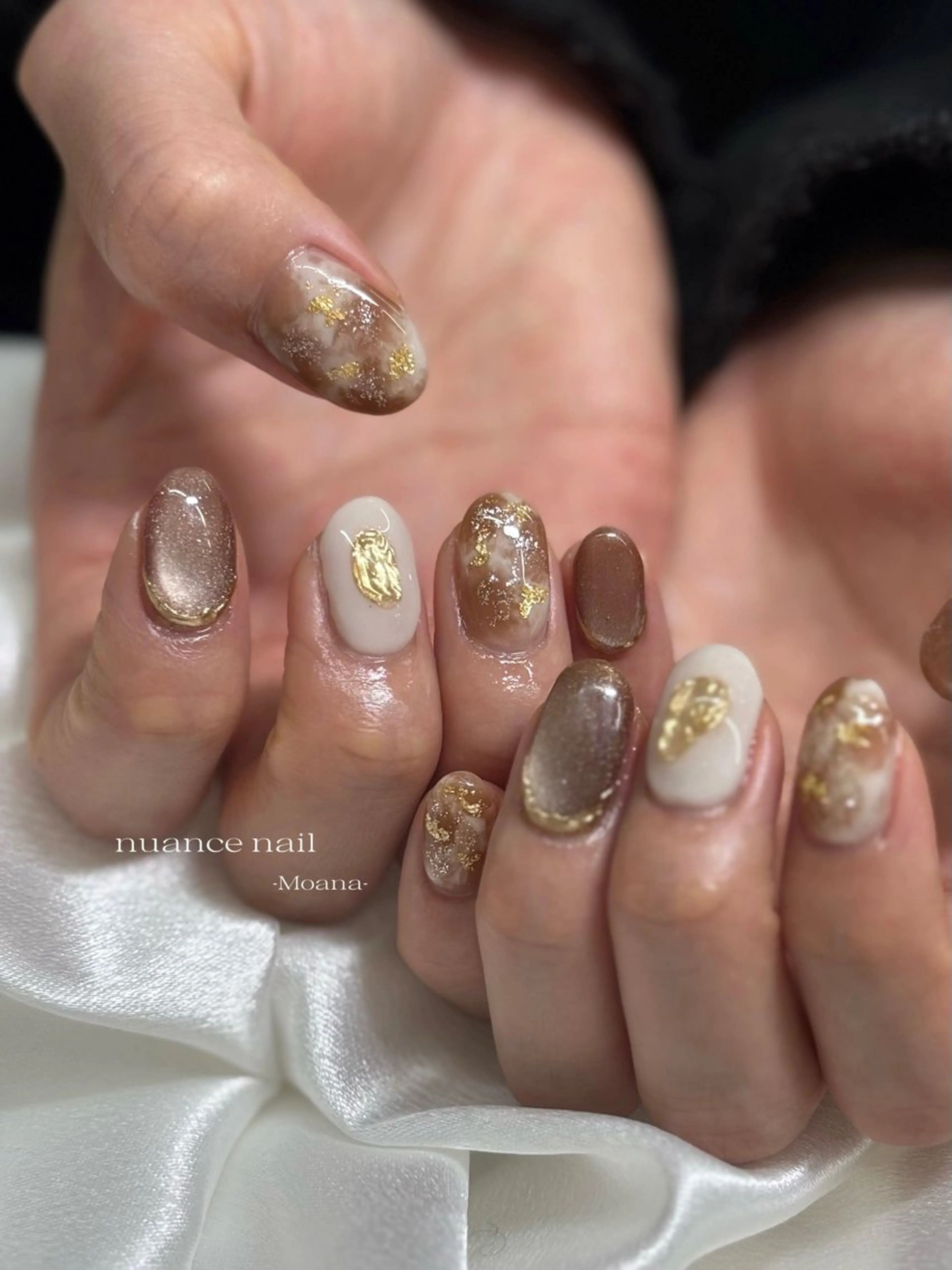 ネイル ブラウン マグネットネイル 大理石ネイル(マーブル) ニュアンスネイル ホワイト ハンドネイル Moana nail Hiyoriのネイルデザイン