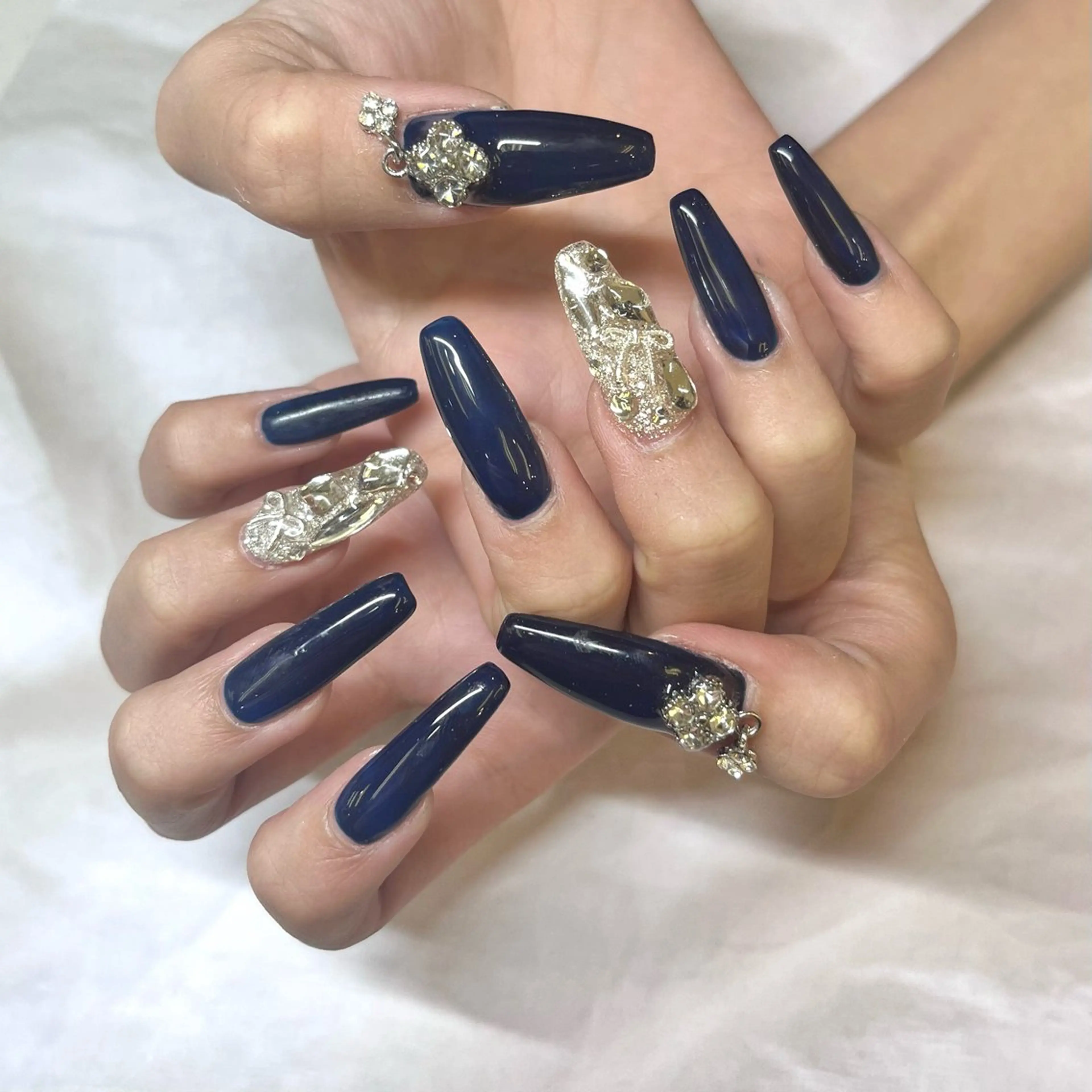 ネイル ネイビー シルバー ハンドネイル ハンドケア ✩UMEHARA✩ ネイル/マツパのネイルデザイン