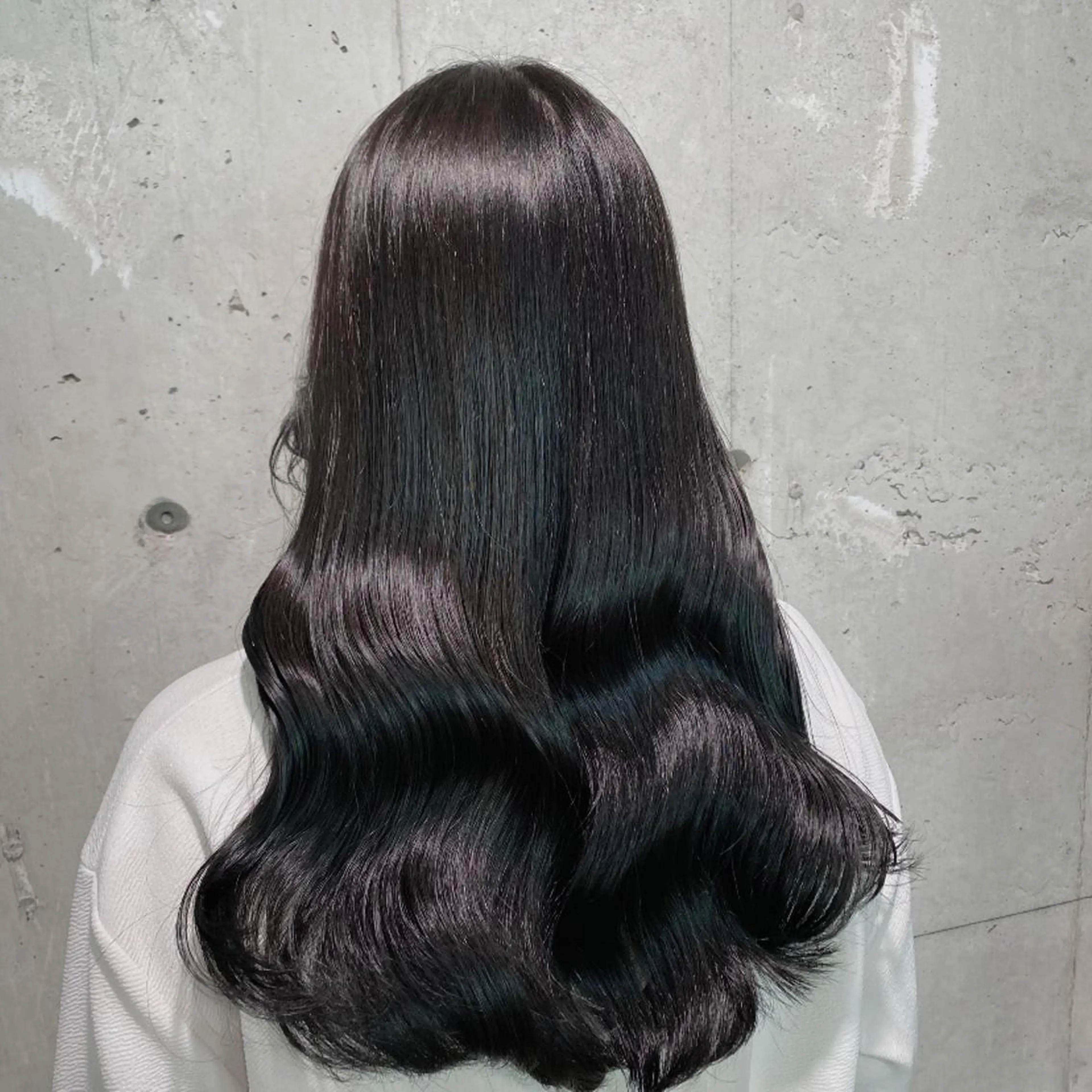 セミロング Ella所属・nana【艶髪】/ レイヤー/縮毛矯正のヘアスタイル