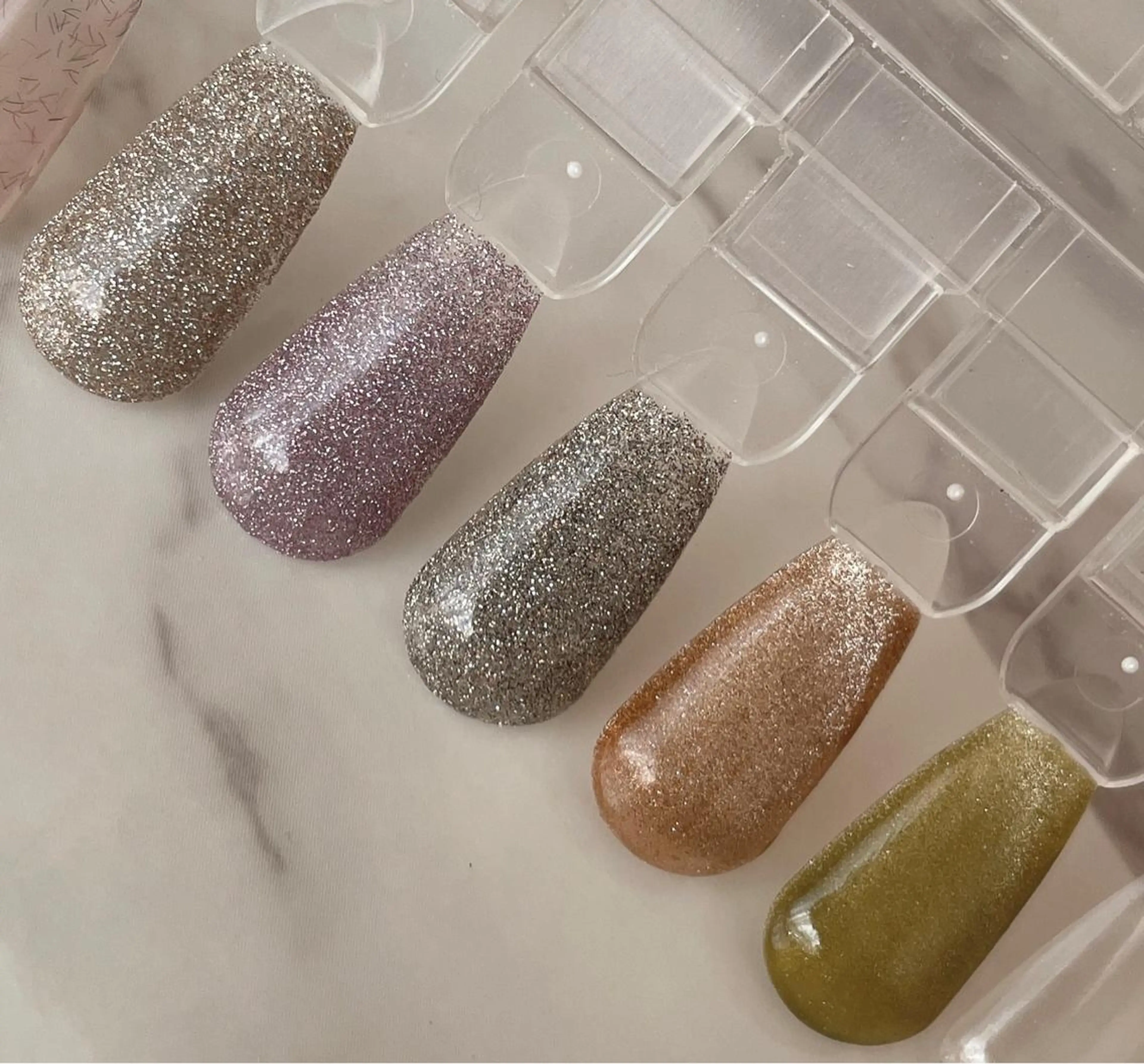 ネイル フラッシュネイル ジェルネイル キラキラネイル ラメ(グリッター) マグネットネイル 40代からの爪肌を 労る♡きちんとネイルのネイルデザイン