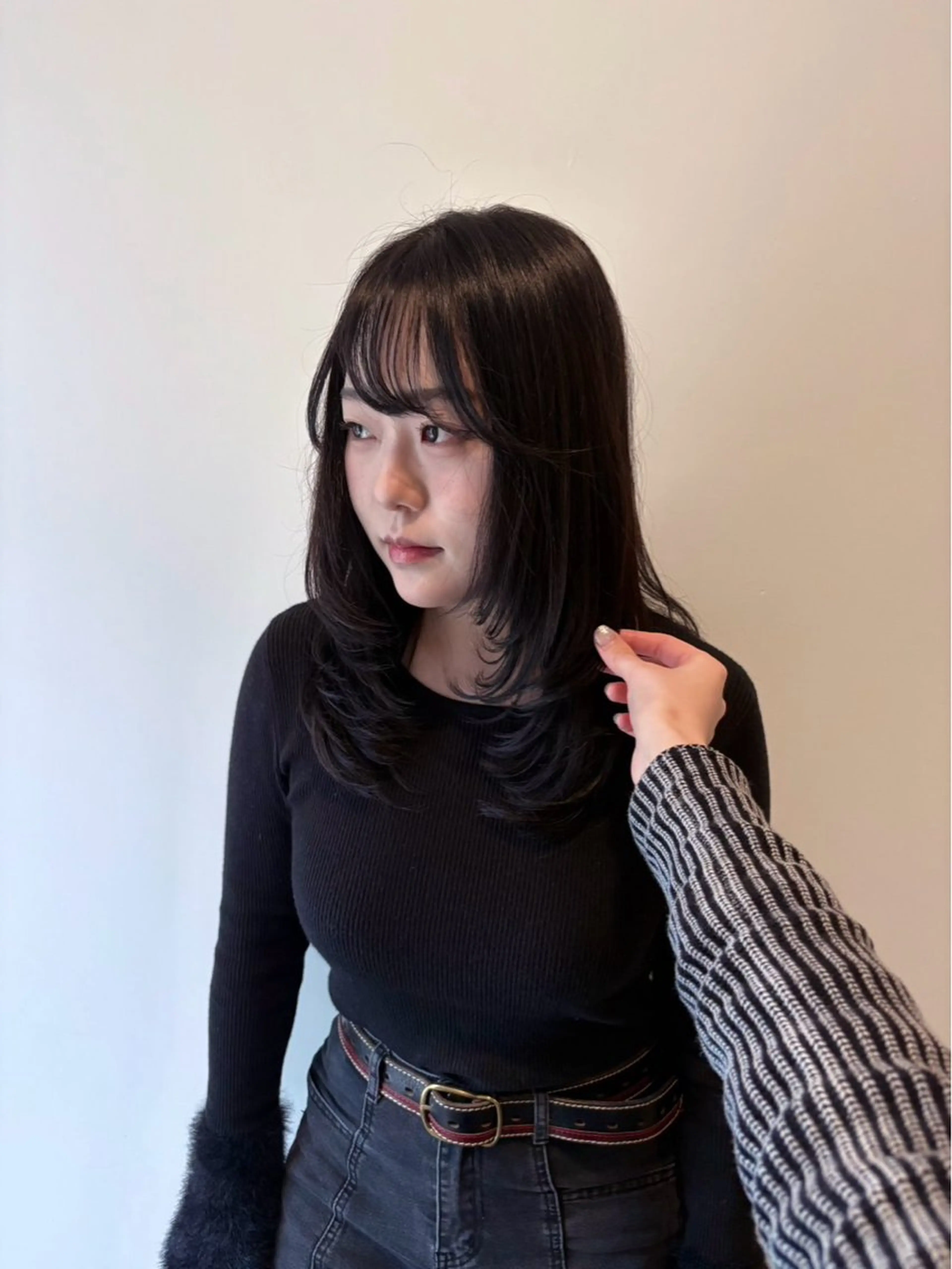 セミロング ササノ セナのヘアスタイル