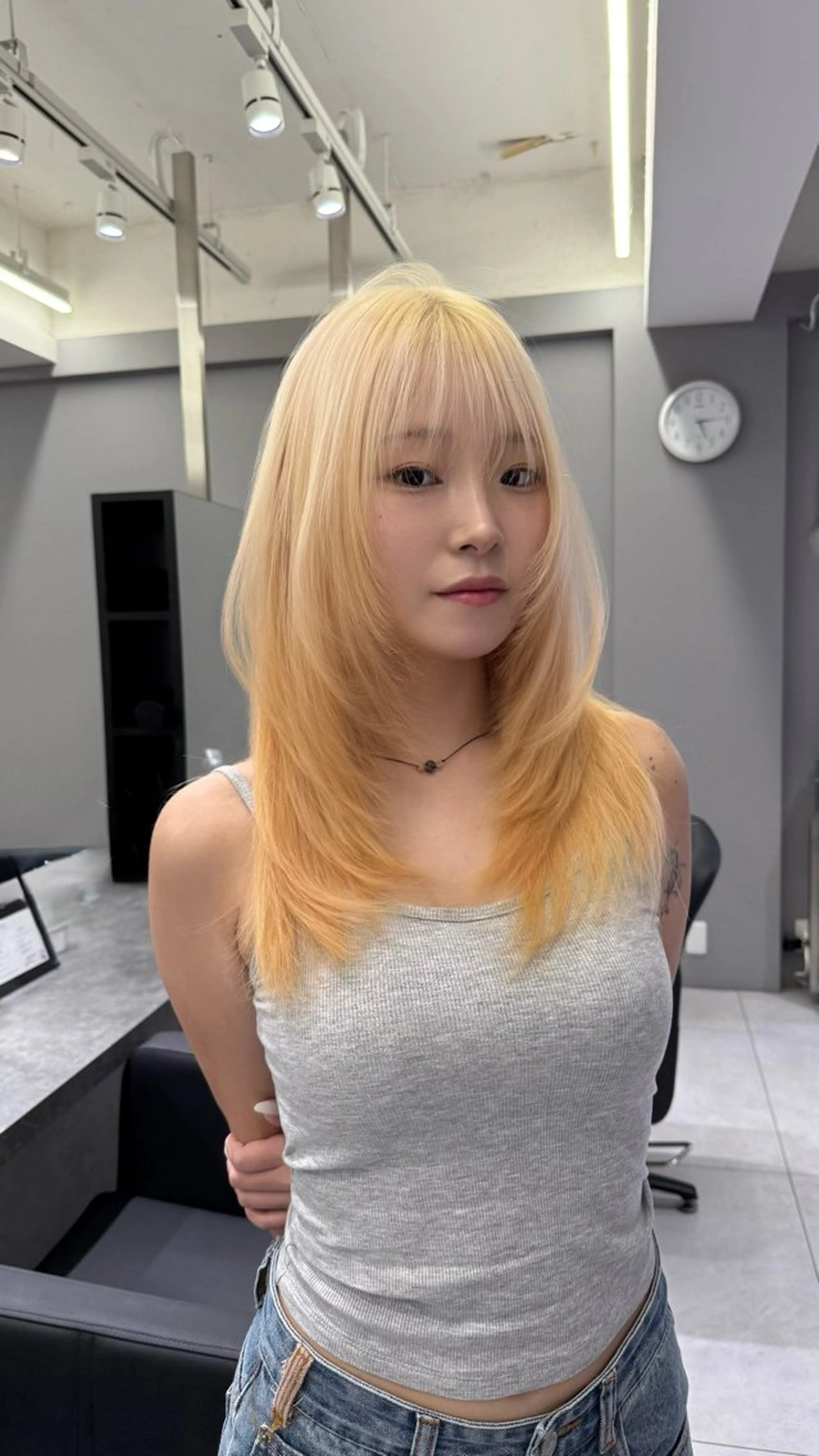 セミロング カラー 抜きっぱなしブロンド ブロンド ハッシュカット カット ヘアカラー トリートメント 江藤貴基 レイヤー カット【駅徒歩⑥歩】のヘアスタイル