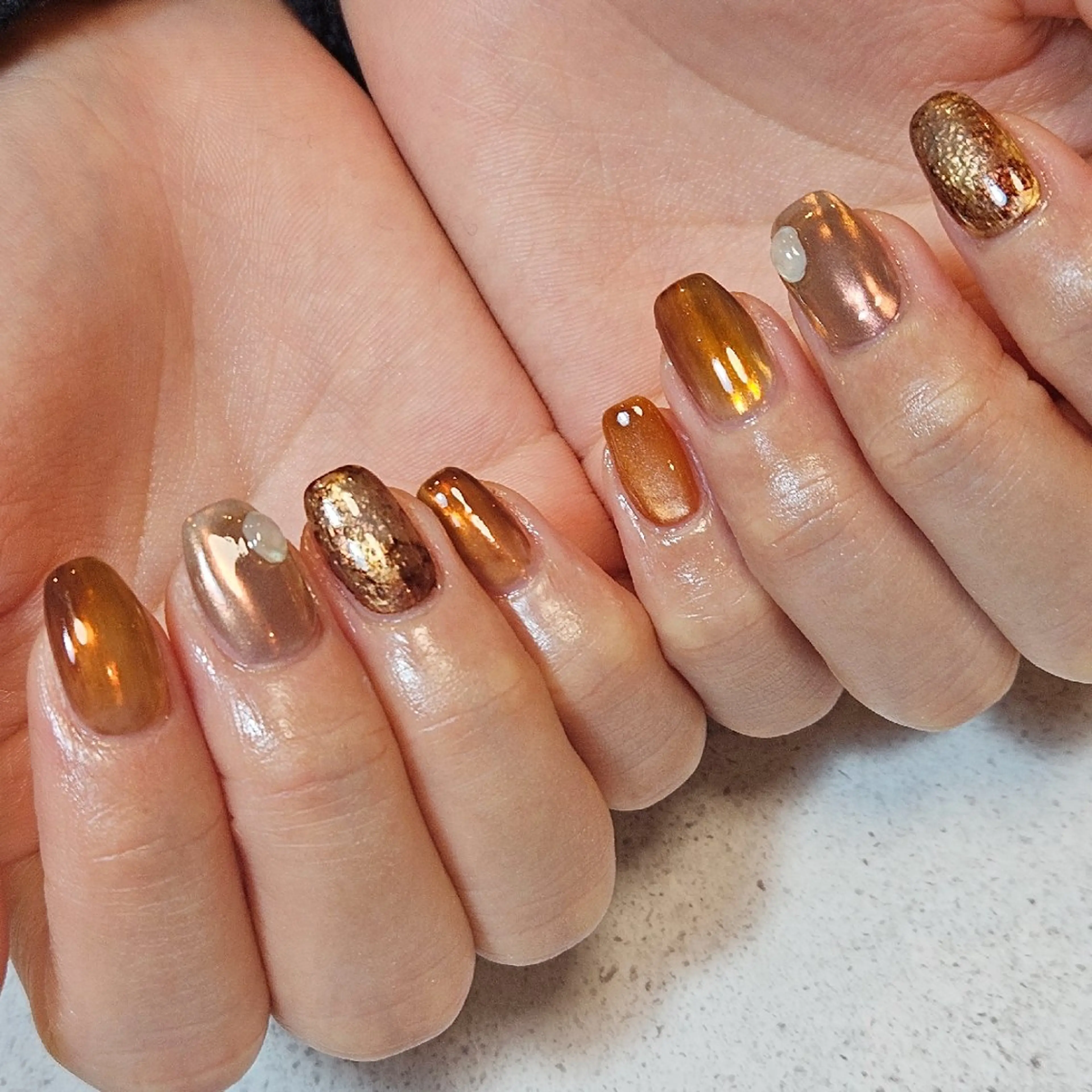 ネイル ブラウン マグネットネイル ニュアンスネイル オレンジ ハンドネイル Nailsalon manoのネイルデザイン