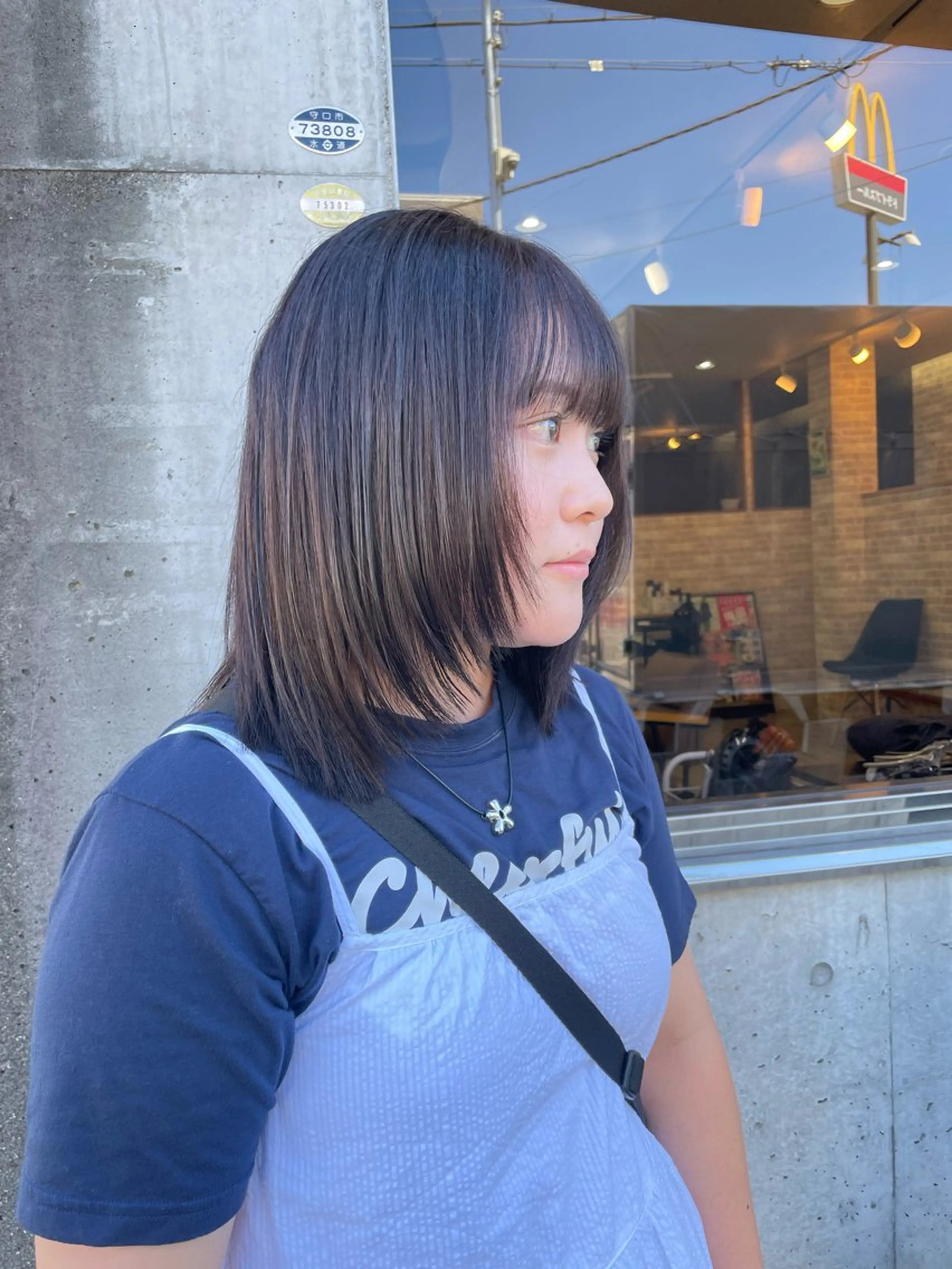 ミディアム ボブ レイヤーカット カット ヘアカラー シモダ クルミのヘアスタイル