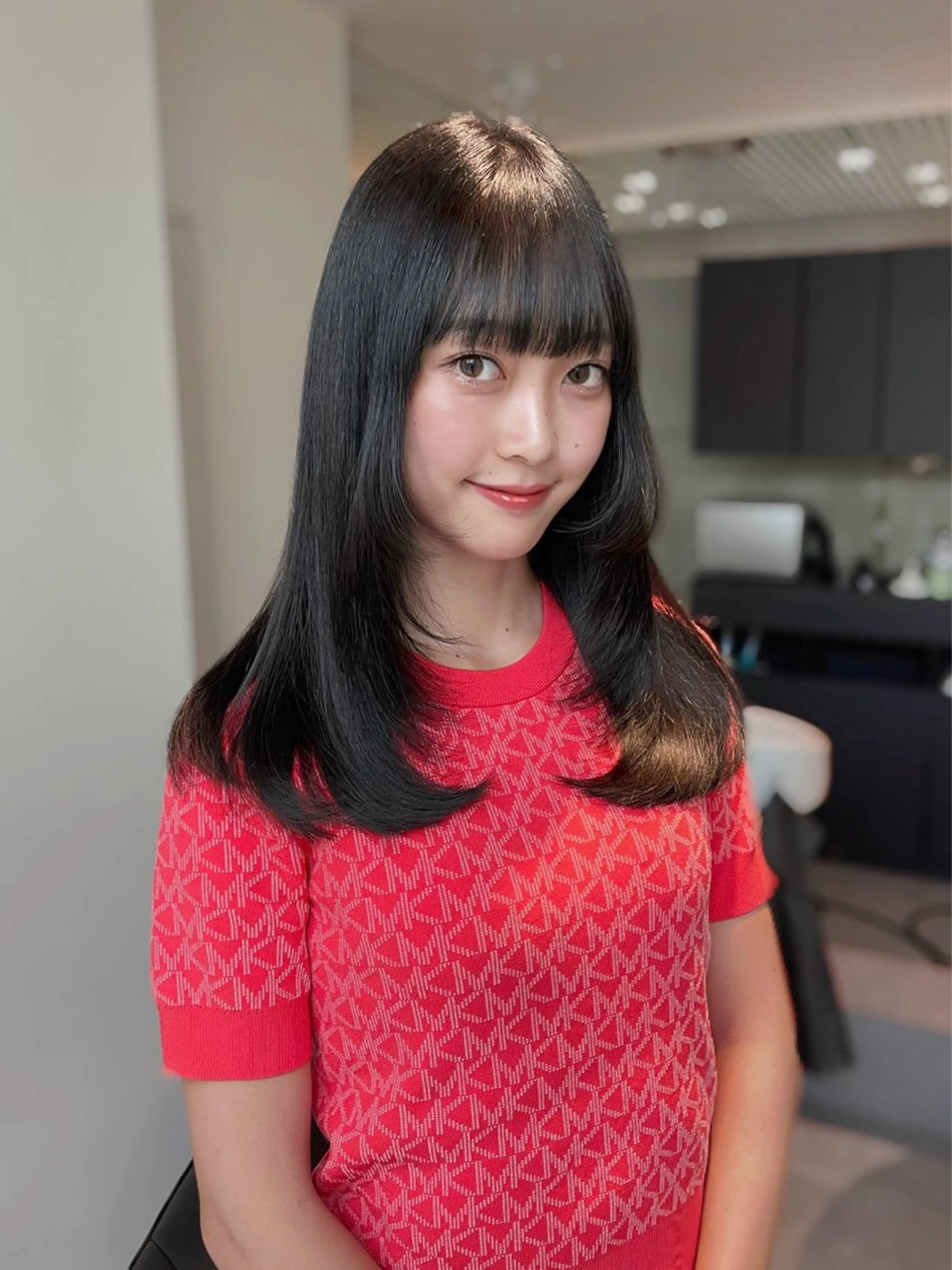 セミロング 銀座／レイヤーカット 🤍内野すみれのヘアスタイル