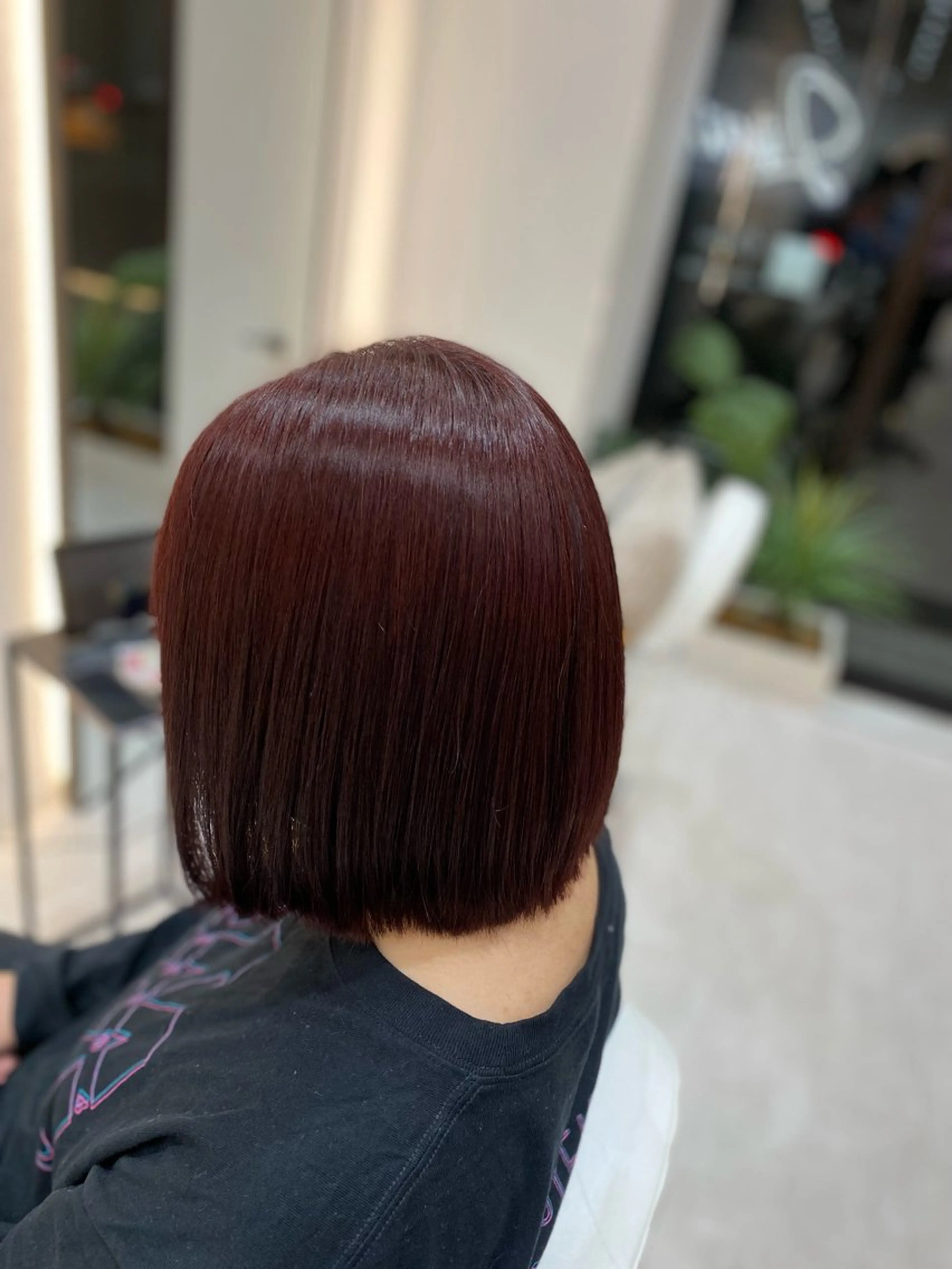 ミディアム カラー 切りっぱなしボブ レッドカラー ボブ 艶髪・透明感カラー・ 韓国ヘア・Yuriのヘアスタイル