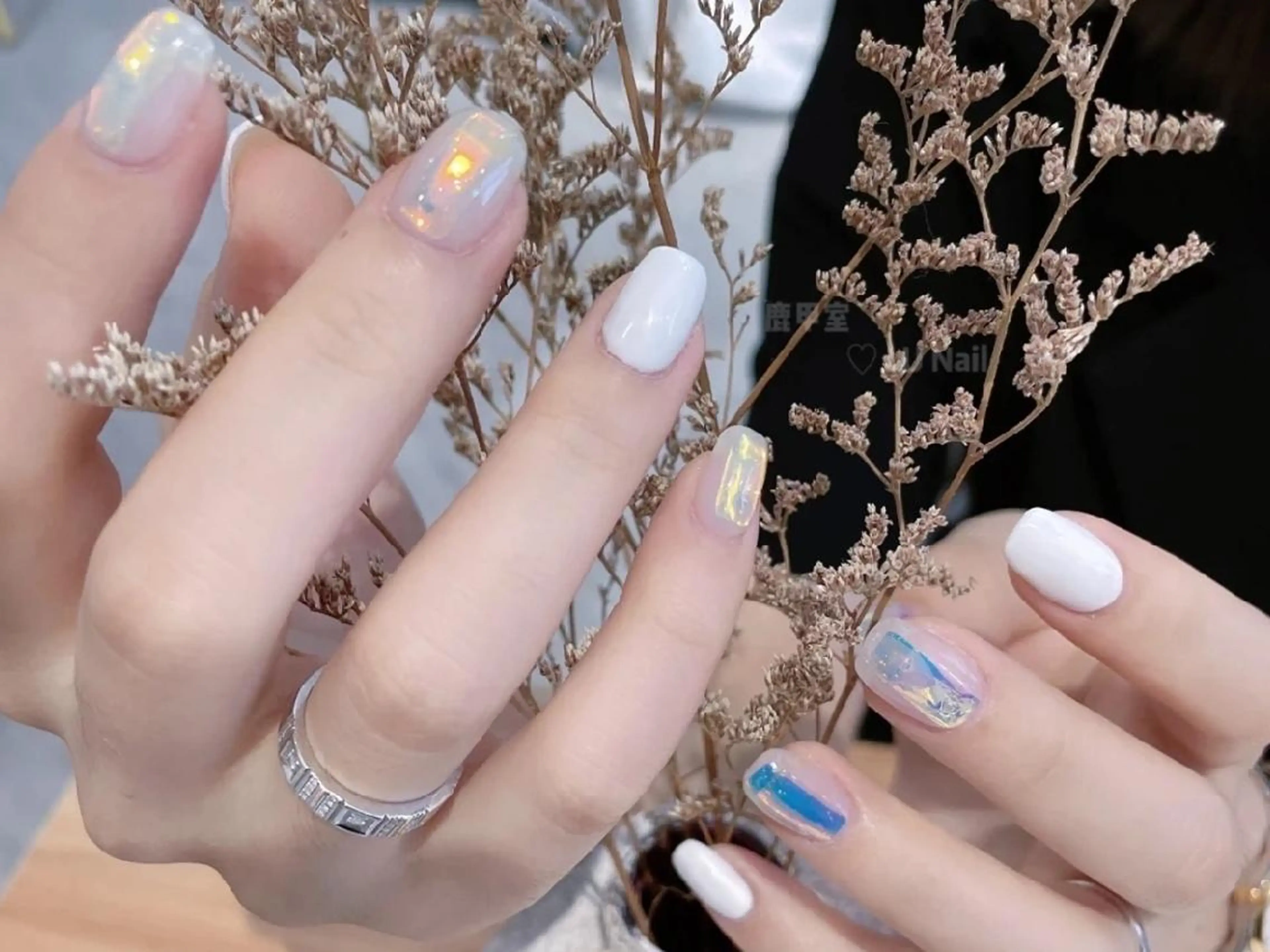 ミディアム ネイル 氷ネイル・うるうるネイル ネイリストゆか💅 長さだし、深爪矯正のネイルデザイン