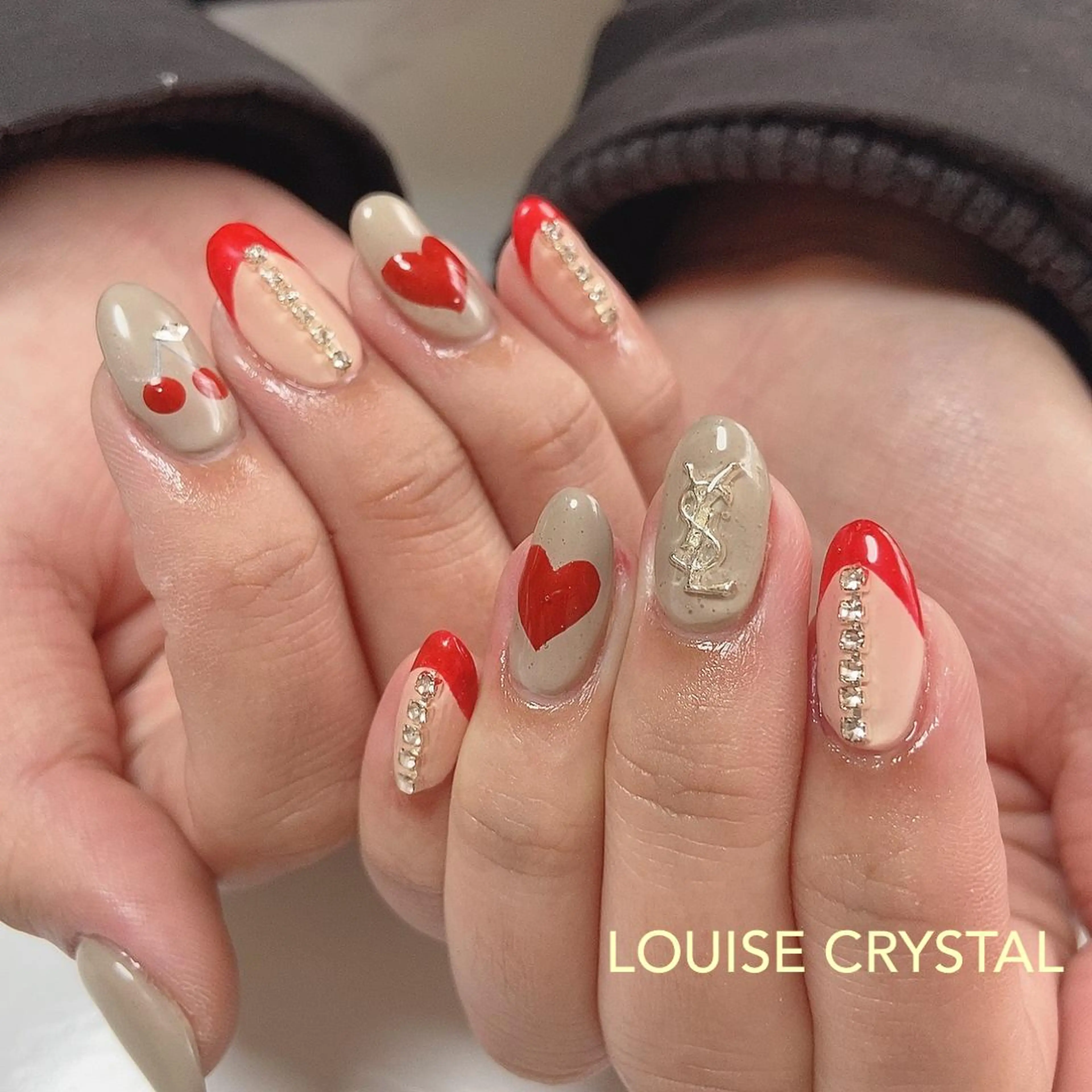 ネイル ハンドネイル LOUISE CRYSTALのネイルデザイン