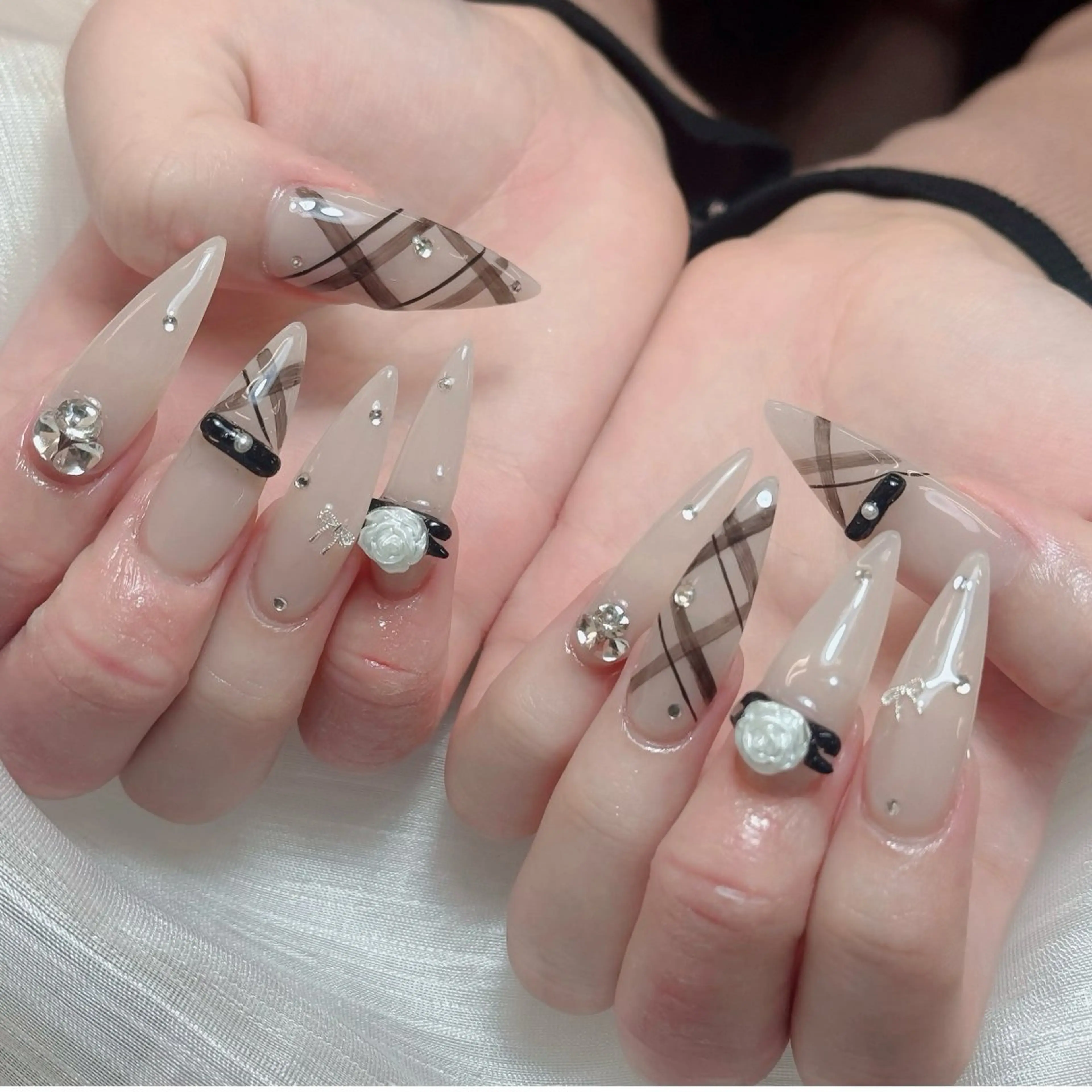 ネイル オーロラネイル チークネイル フットネイル フレンチネイル 韓国ネイル ハンドネイル Lumi Nailのネイルデザイン