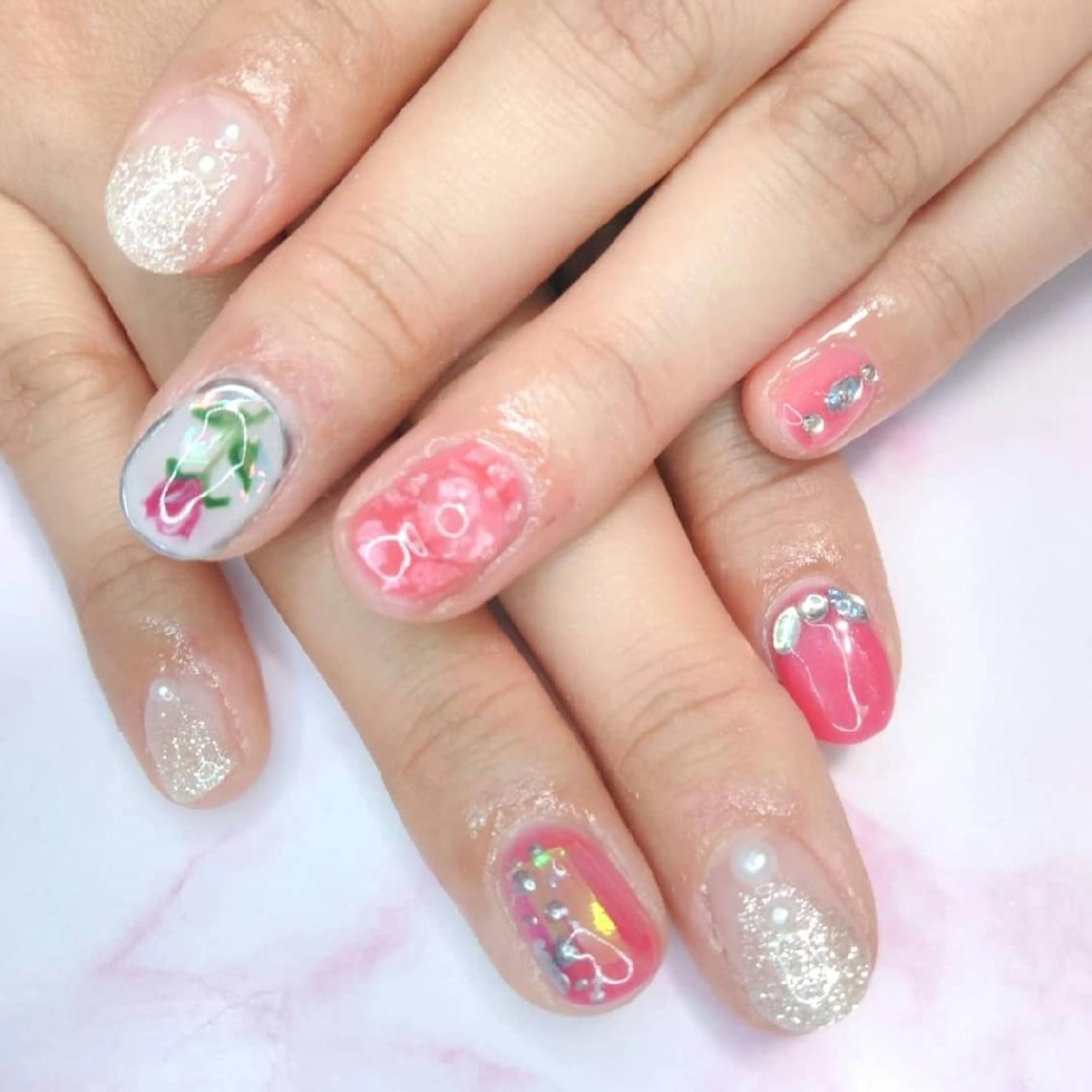 ネイル エステとネイル ローズコンフォートのネイルデザイン