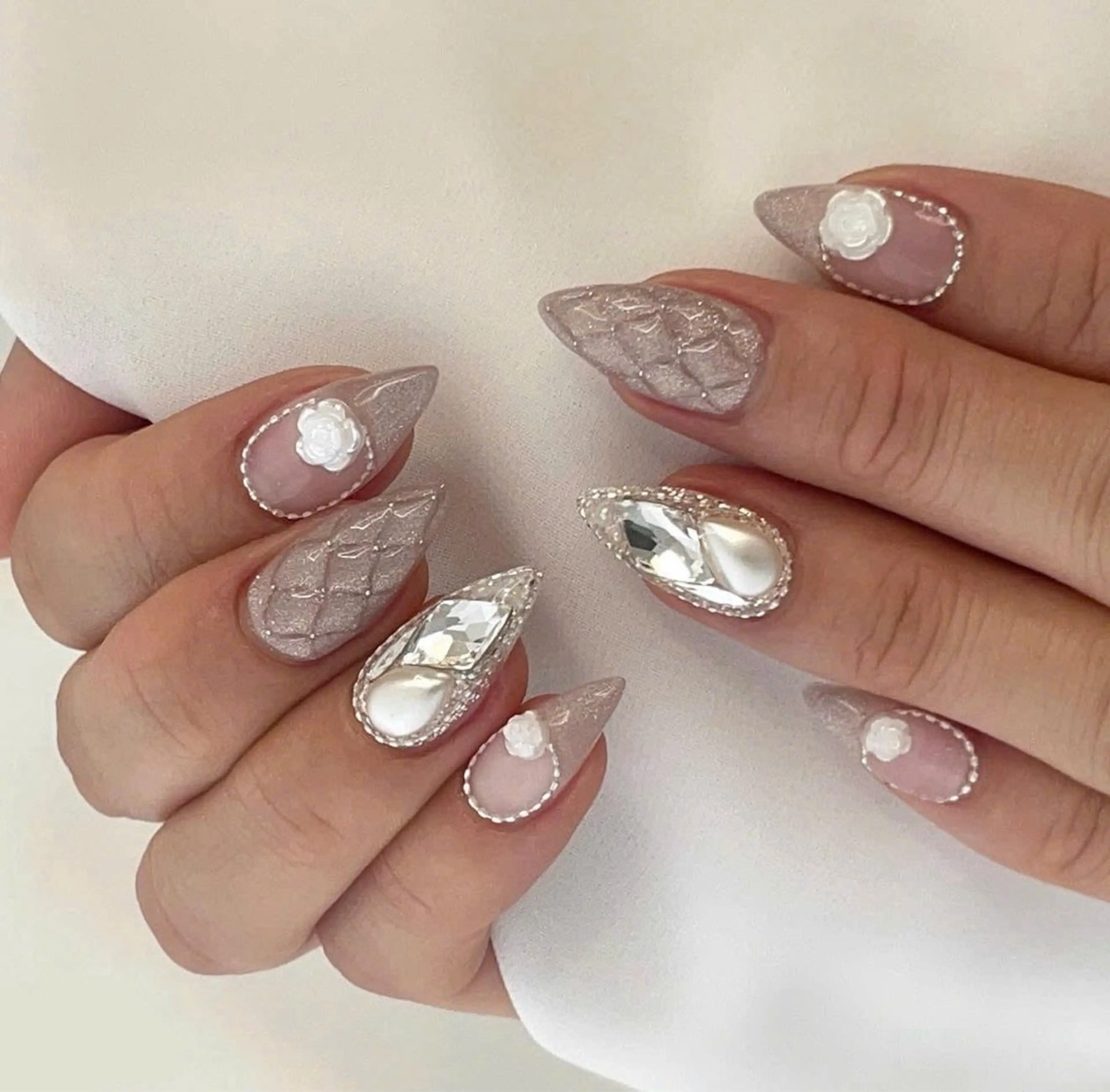 ネイル Lina nail所属・Luna 池袋のネイルデザイン