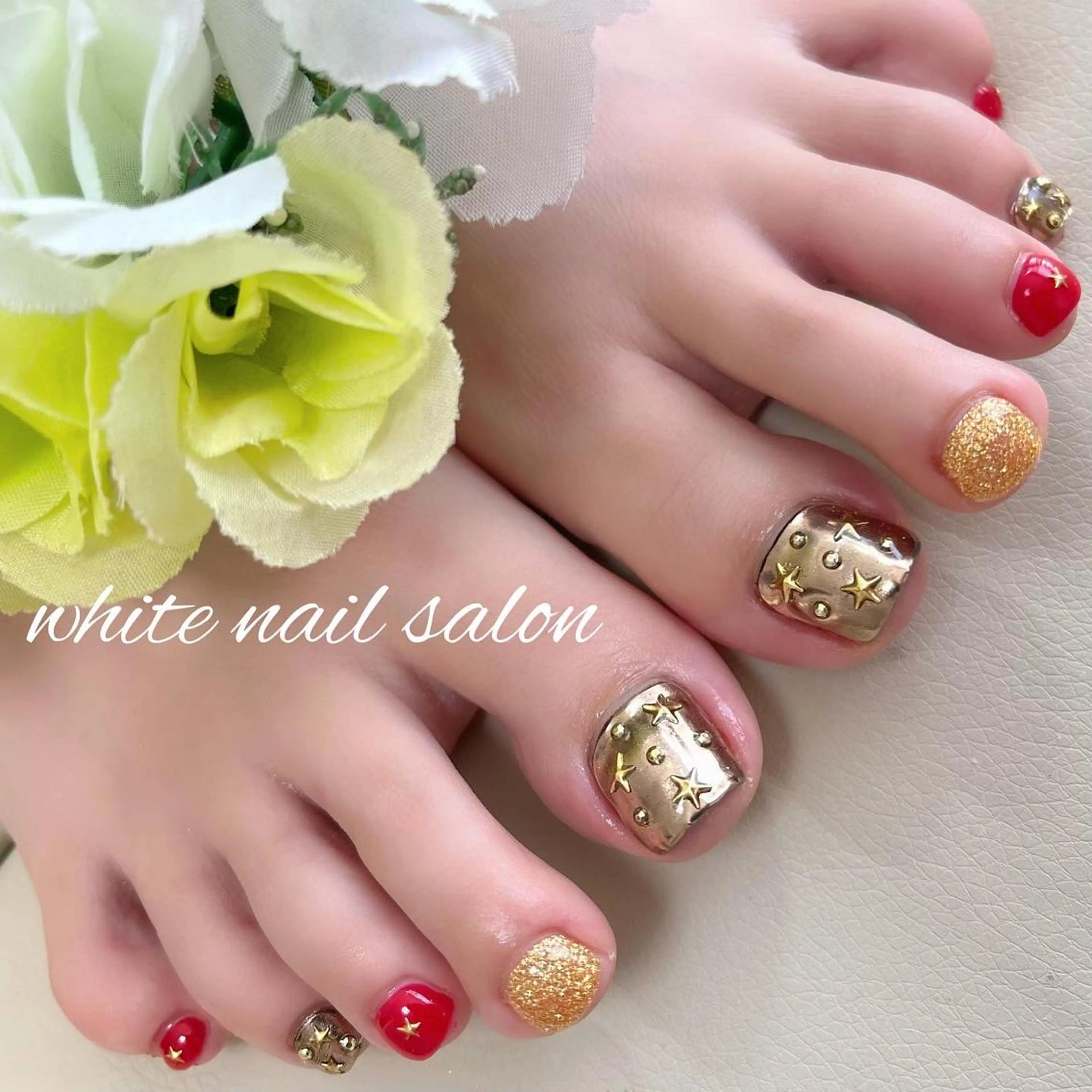 ネイル フットネイル ジェルネイル ハードジェル ラメ(グリッター) 持ち込み フットネイル white nail salonのネイルデザイン