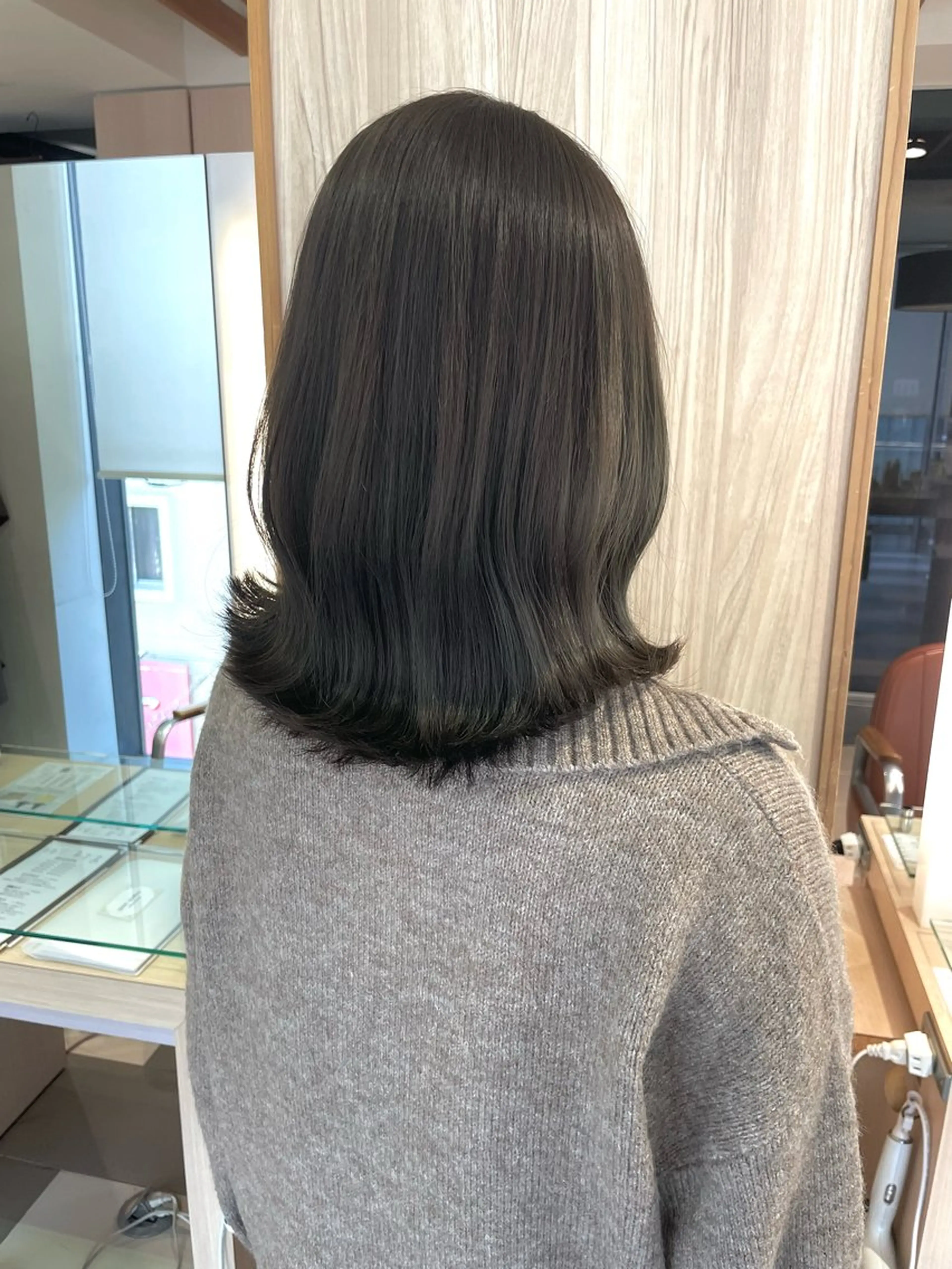 ミディアム カラー 透明感カラー グレージュ オリーブグレージュ オリーブグレー カット ヘアカラー トリートメント 青沼夏未/オリーブ/ 寒色カラーのヘアスタイル