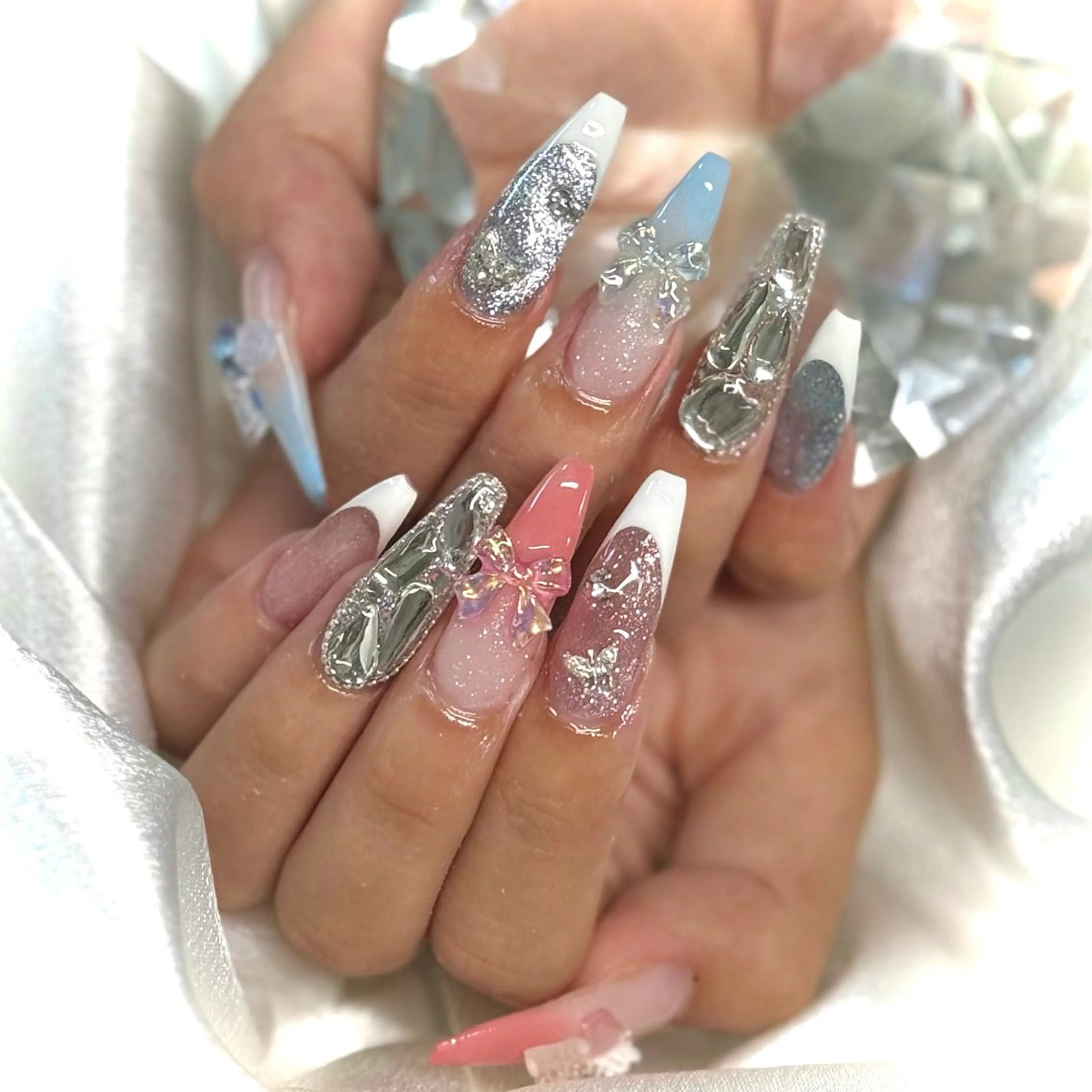 ネイル ハンドネイル ルシイ🎀新宿長さ 出しパーツ専門店のネイルデザイン