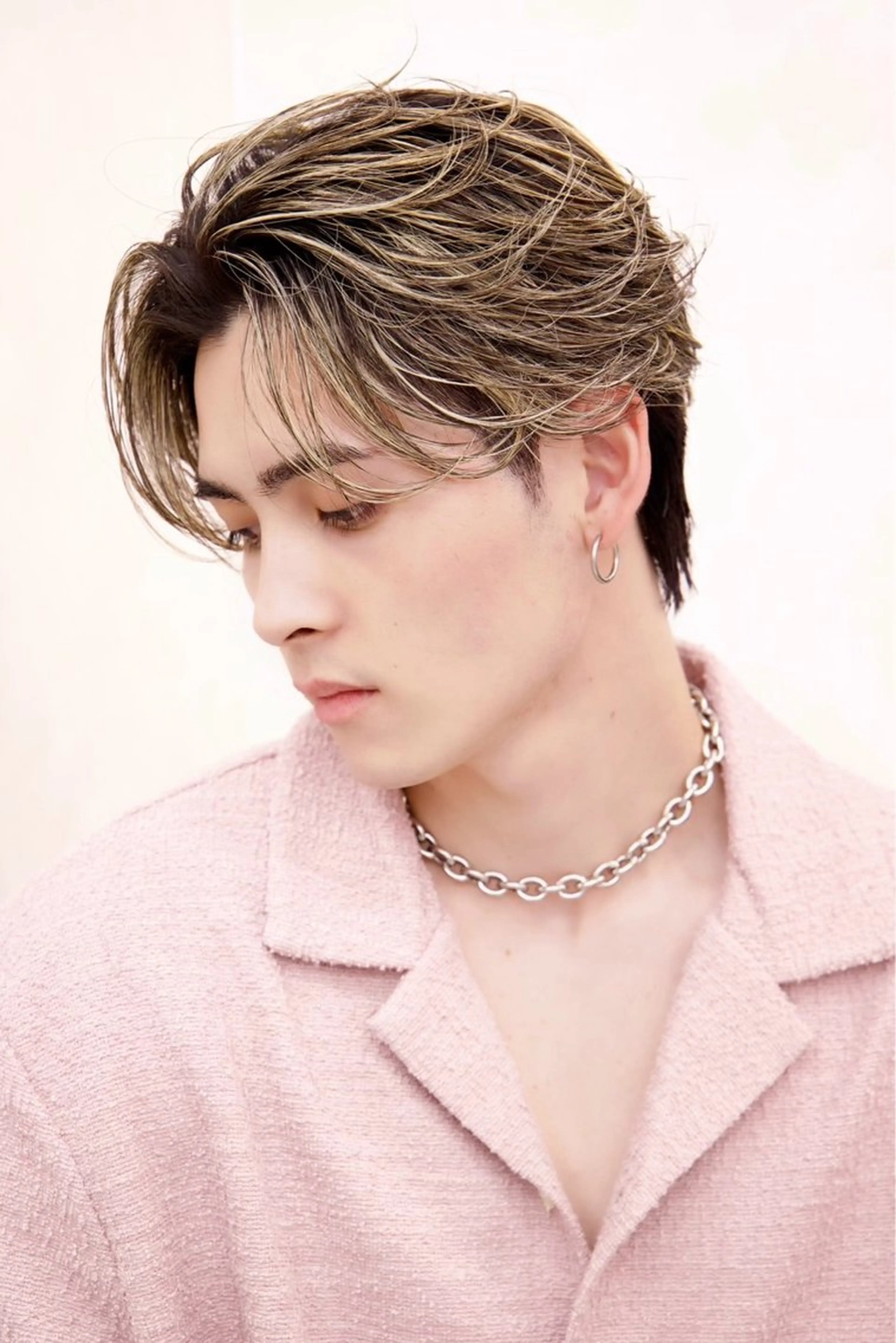 ミディアム カラー パーマ メンズ ミディアムパーマ メンズハイライト メンズパーマ ハイライトカラー ハイライト tatsuya /フェザーパーマのヘアスタイル