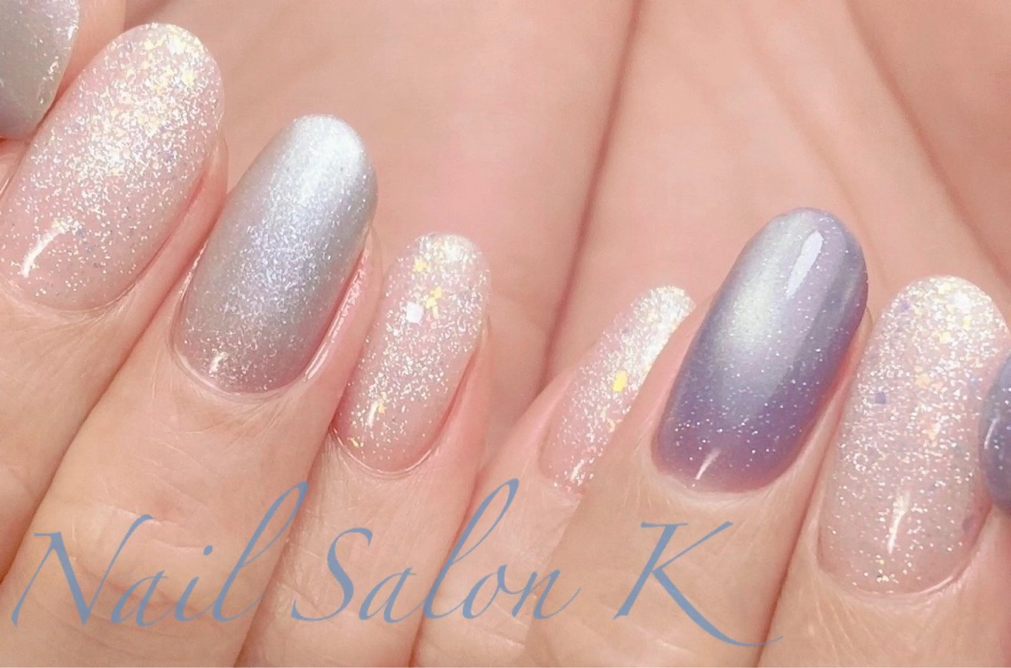 ネイル ブルー フラッシュネイル キラキラネイル マグネットネイル ホワイト ハンドネイル Nail Salon K 🧸美爪育成のネイルデザイン