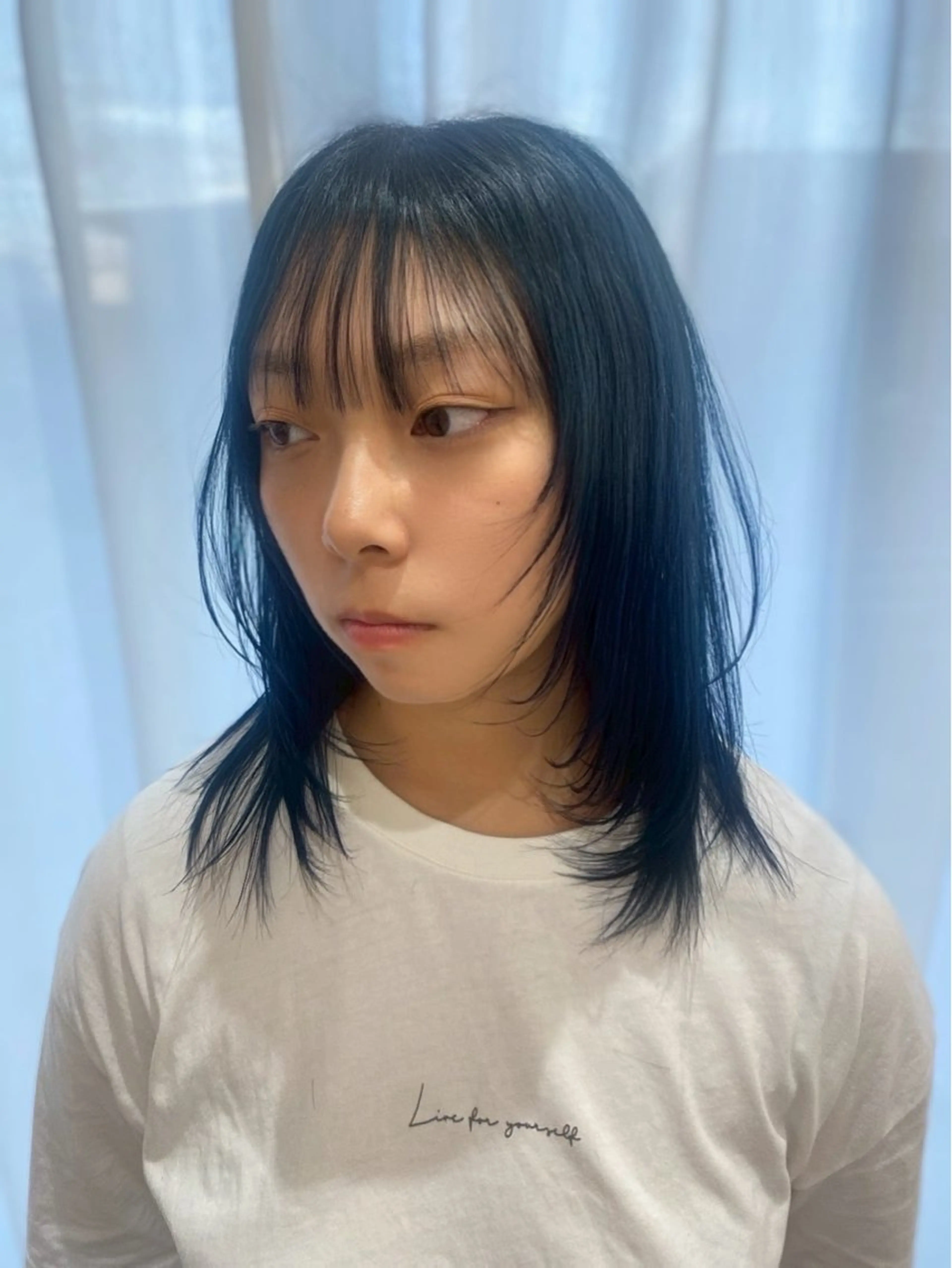 セミロング カラー 黒髪 ブルーカラー ブルーブラック レイヤーカット 佐藤 生基のヘアスタイル