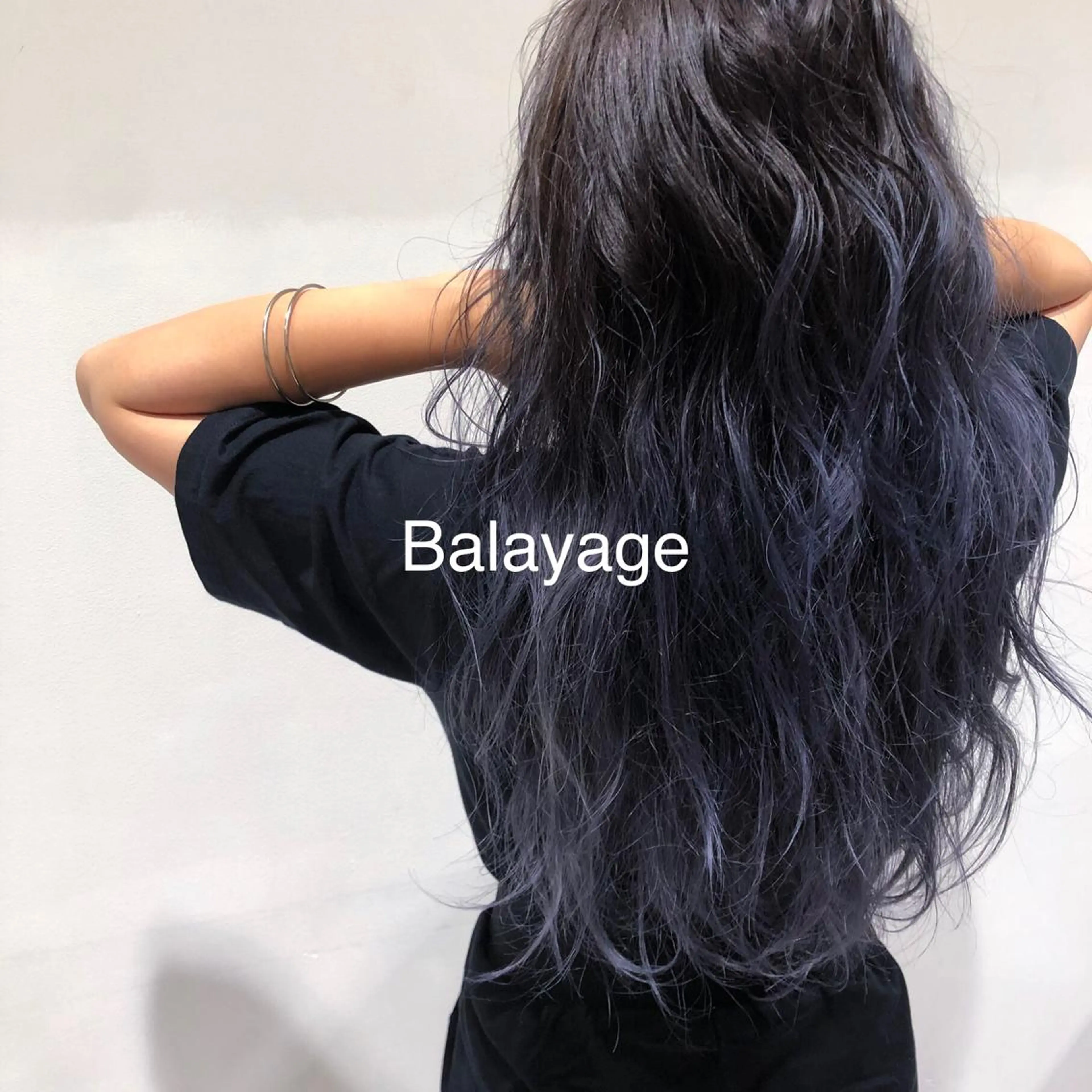 ロング カラー アッシュ バレイヤージュ ブリーチ ブルーカラー ブルーアッシュ wカラー 指名No1かけるのヘアスタイル