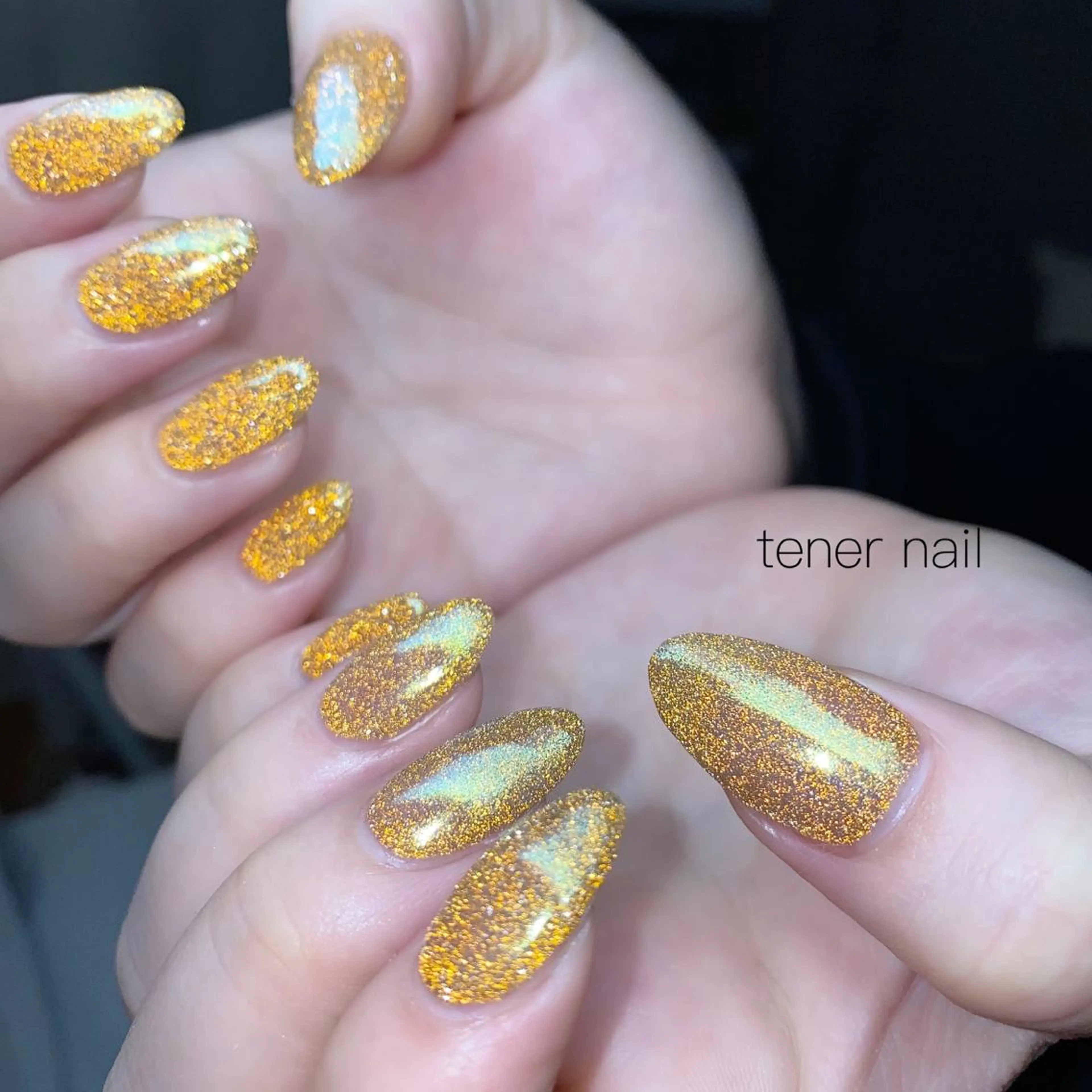 ネイル オーロラネイル フラッシュネイル グリーン ラメ(グリッター) ミラーネイル tener  nail  テネルネイル所属・テネルネイル tener nailのネイルデザイン