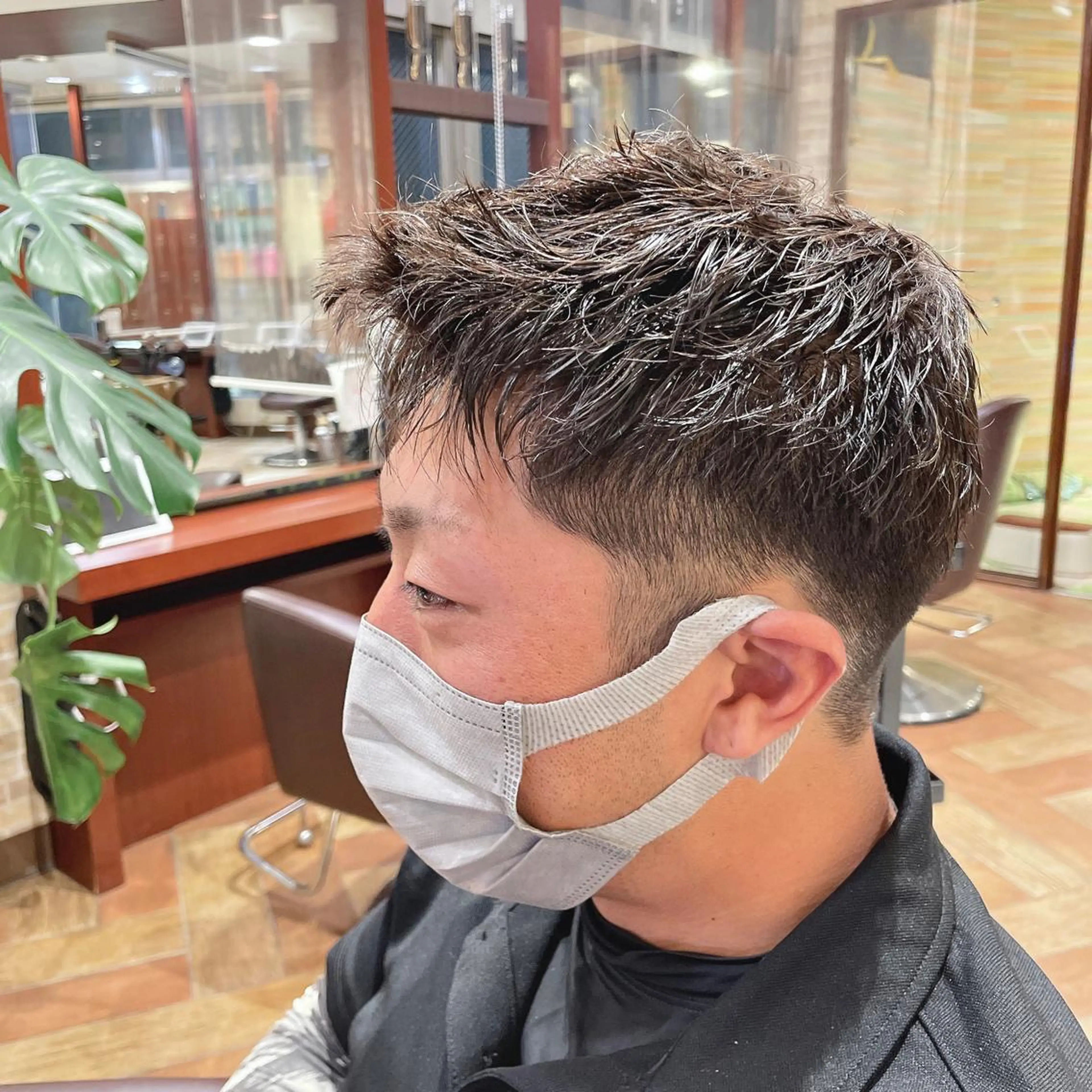 ショート パーマ メンズ メンズハイライト モヒカン メンズパーマ ハイライト ツイスパ/メンズ特化 🦋𝑺𝑶𝑵𝑬の眉毛・アイブロウイメージ