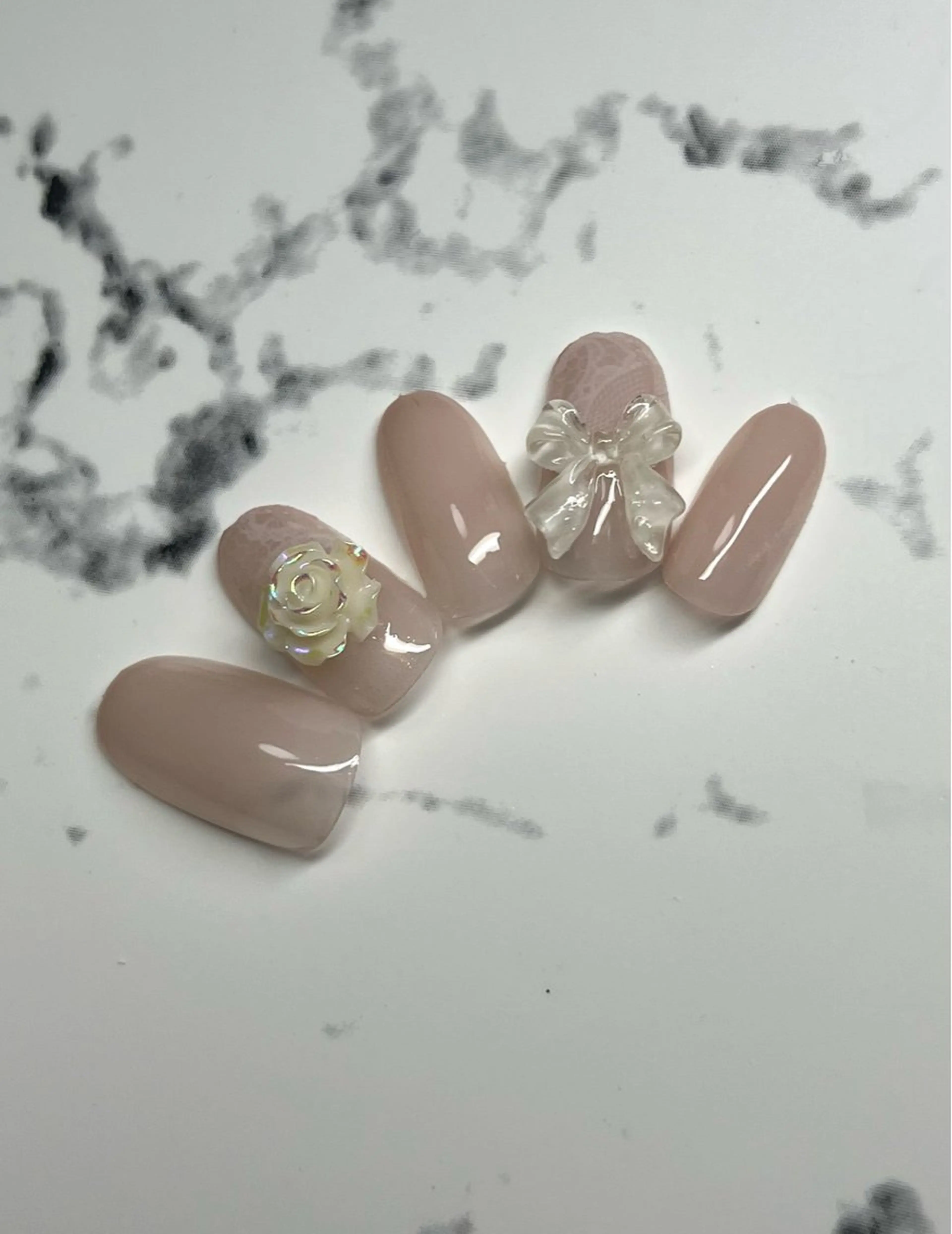 レースに薔薇とリボン🎀🌹の写真