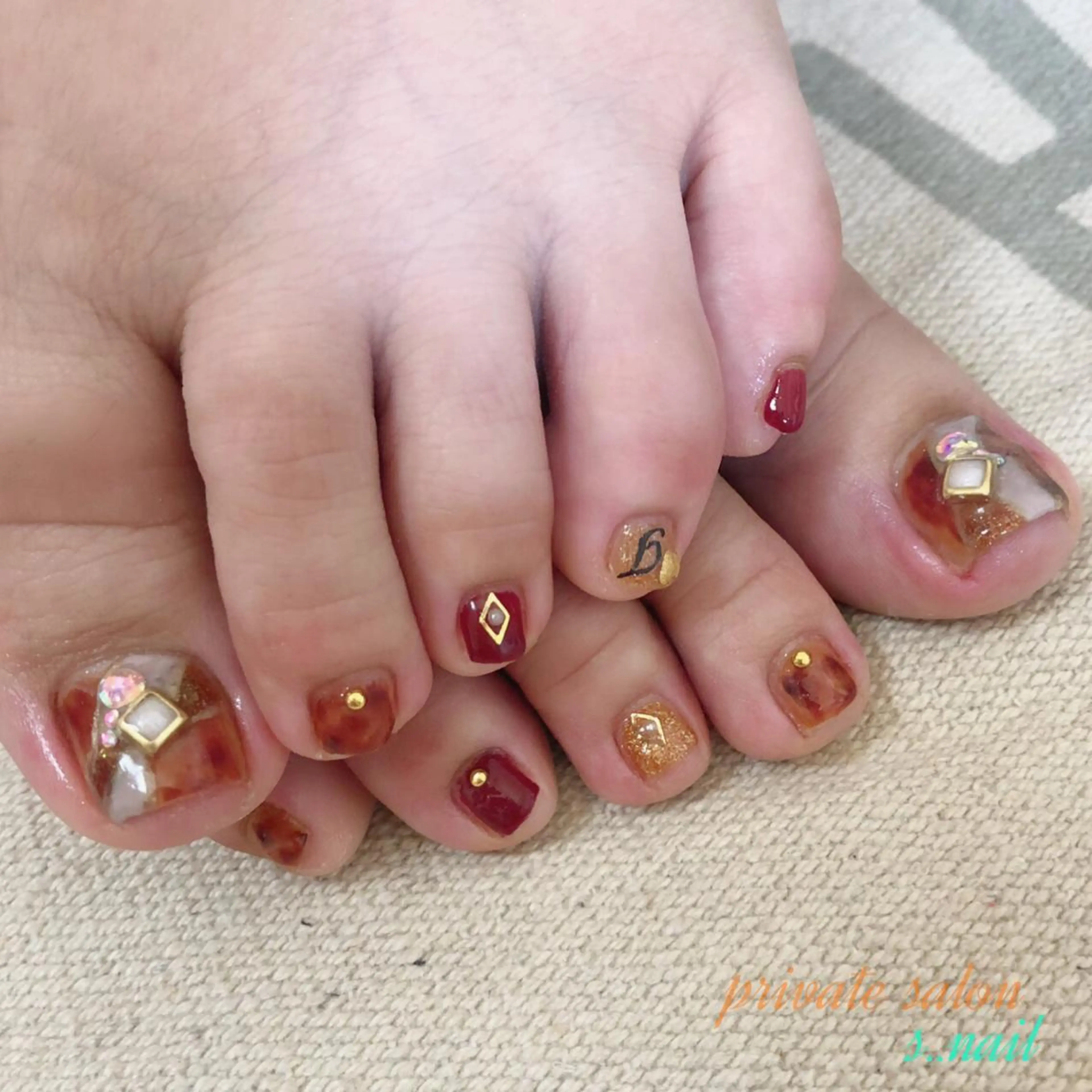 ネイル べっ甲ネイル ハンドネイル フットネイル s..nail / MORITAのネイルデザイン