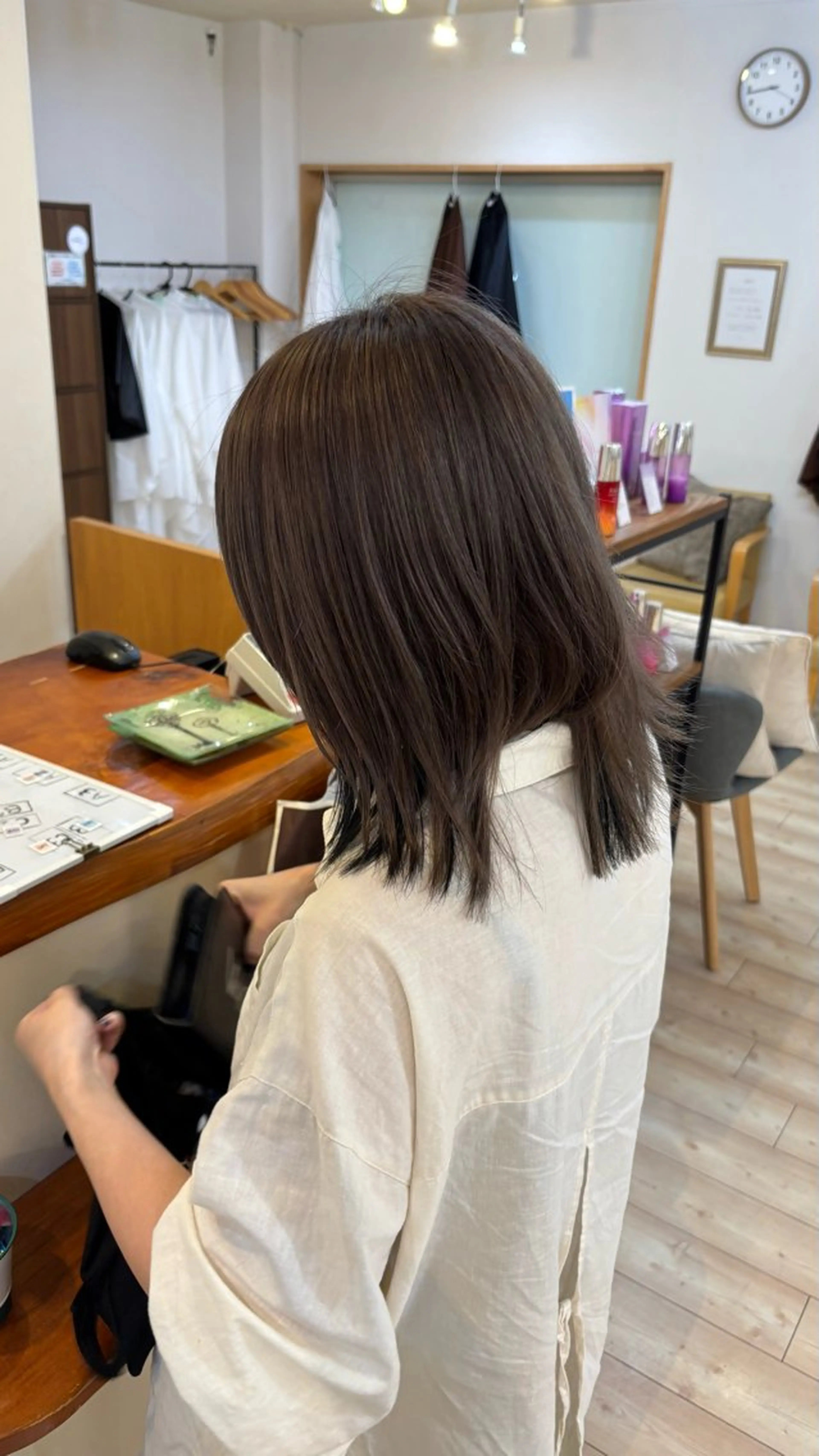 カラー グレージュ 加藤 くるみのヘアスタイル
