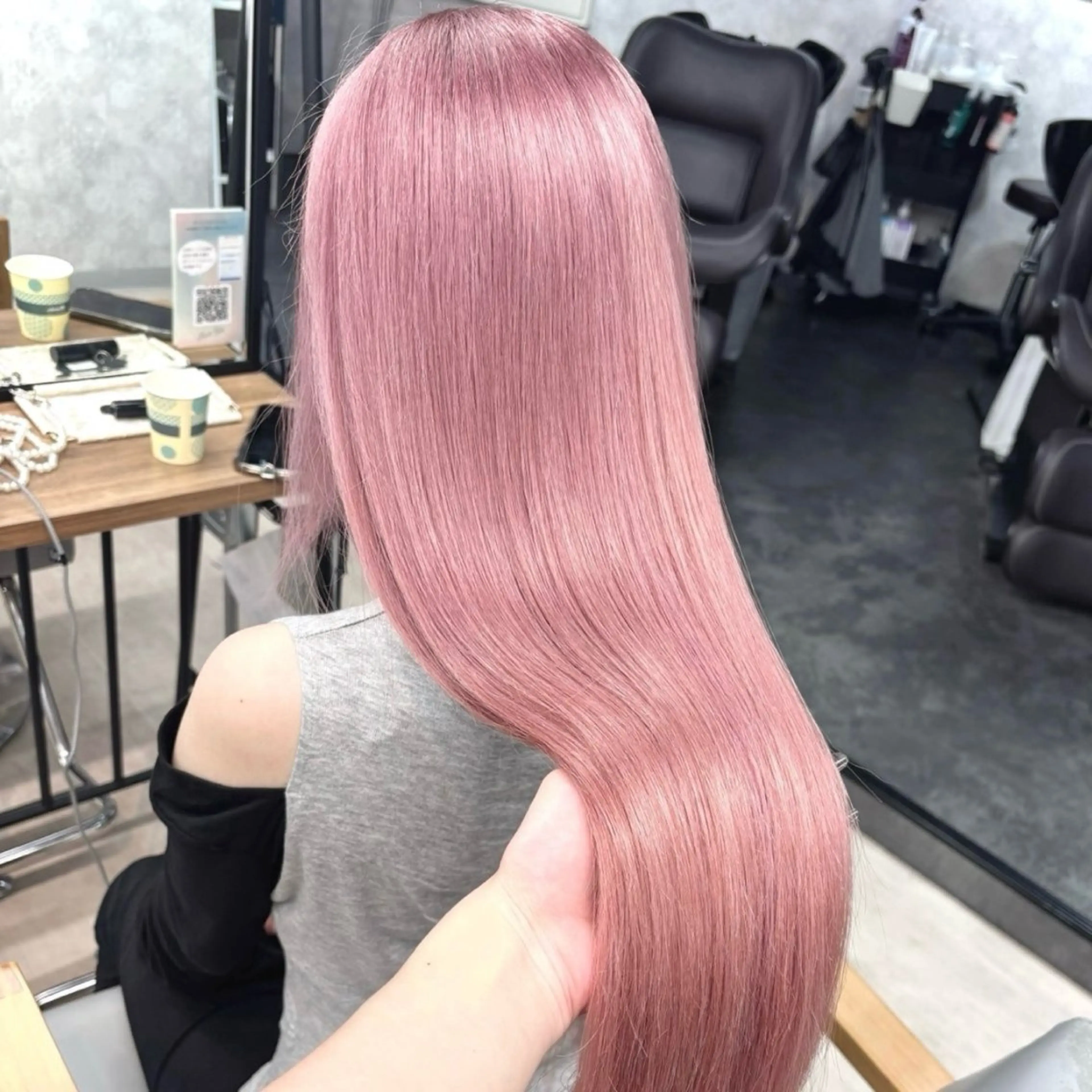 ロング ヘアカラー トリートメント 🩶 ピンクカラー/ ブロンド🩶くるみのヘアスタイル