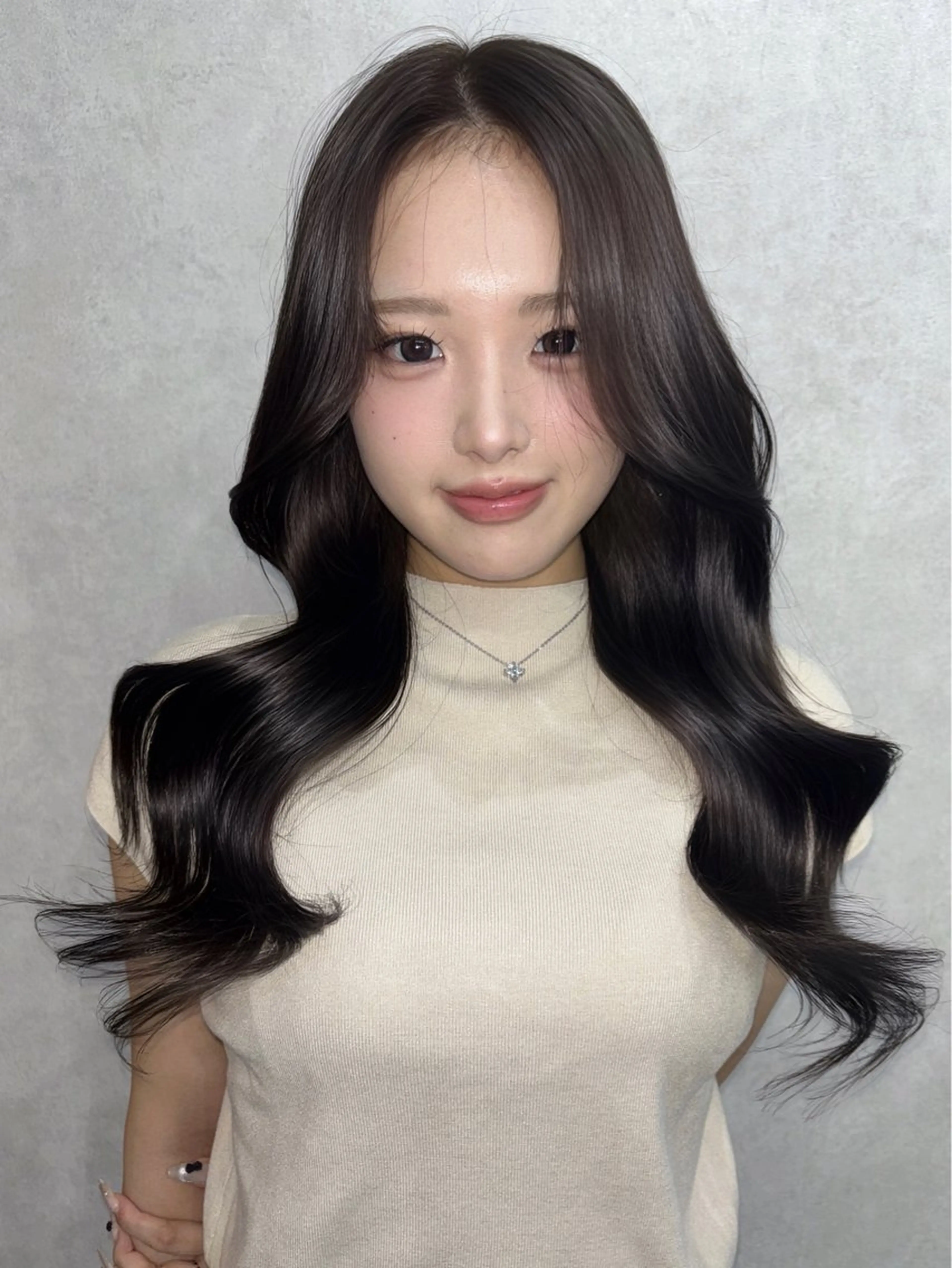 ロング カット ヘアカラー トリートメント maya レイヤーカットのヘアスタイル