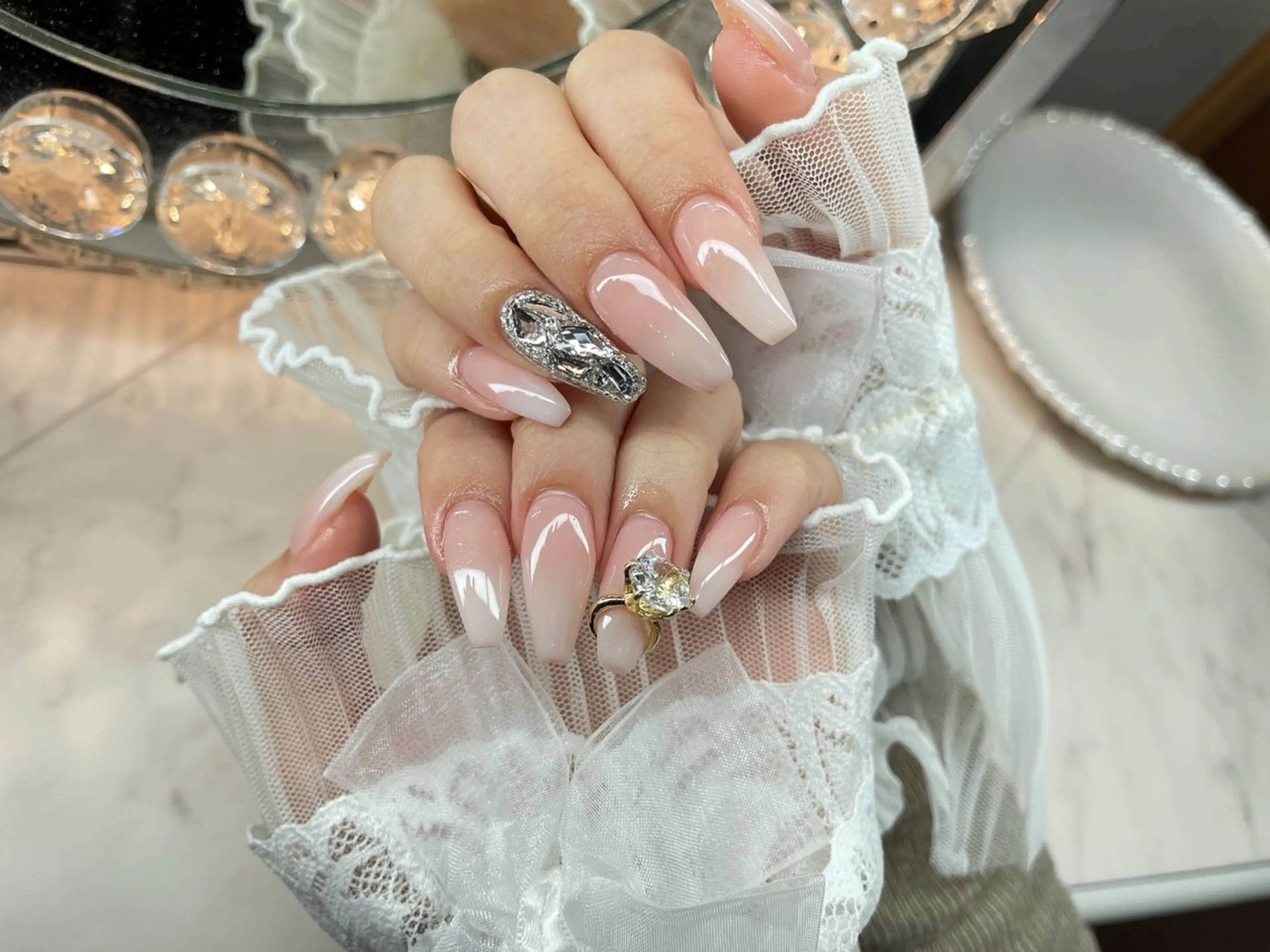 ネイル 23時まで❤︎韓国、 ワンホンネイルのネイルデザイン