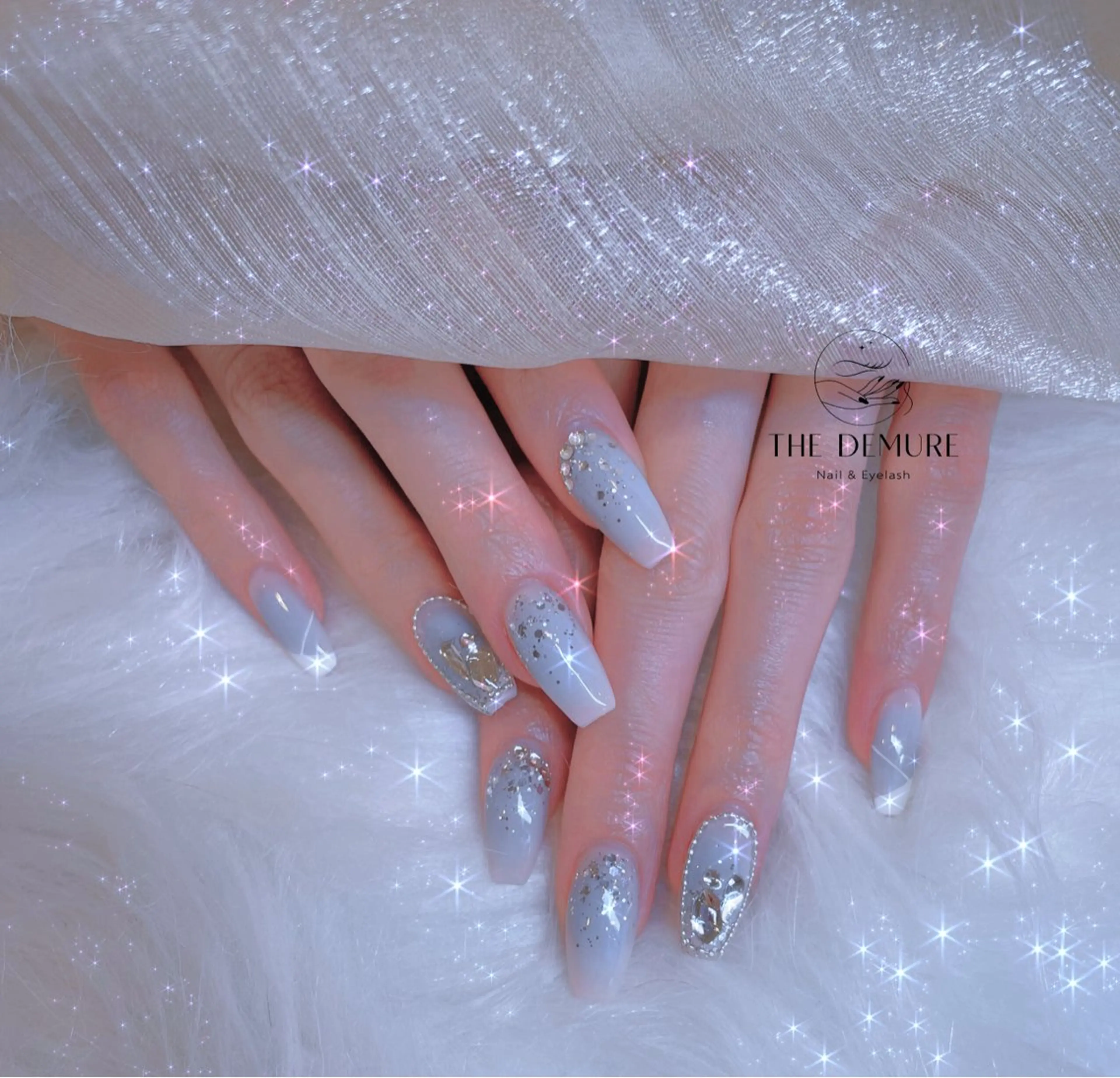 ネイル アートネイル キラキラネイル 韓国ネイル 水色 ロングネイル ハンドネイル ハンドケア NailDemure 【銀座店】のネイルデザイン