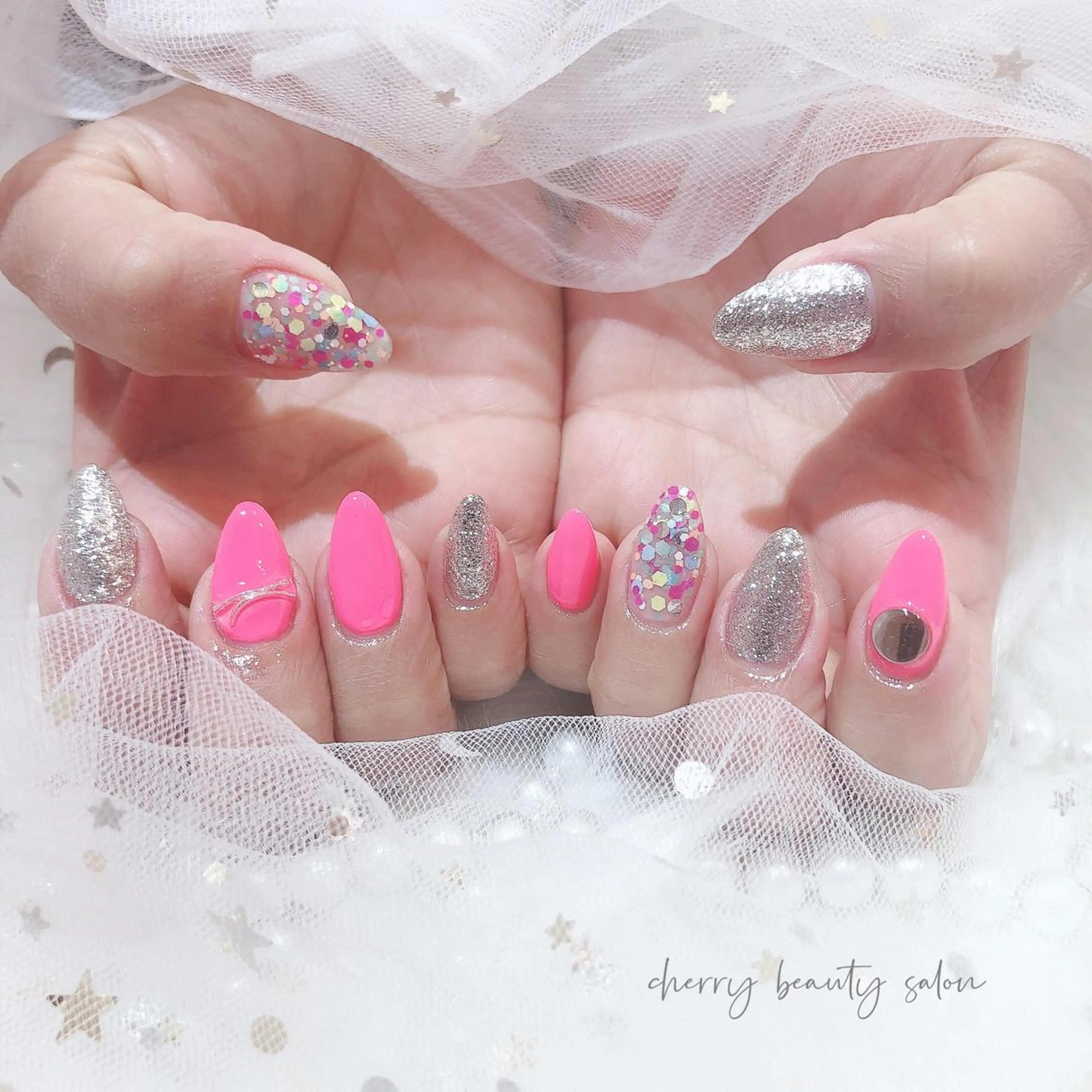 セミロング SAKURA 🍒のネイルデザイン