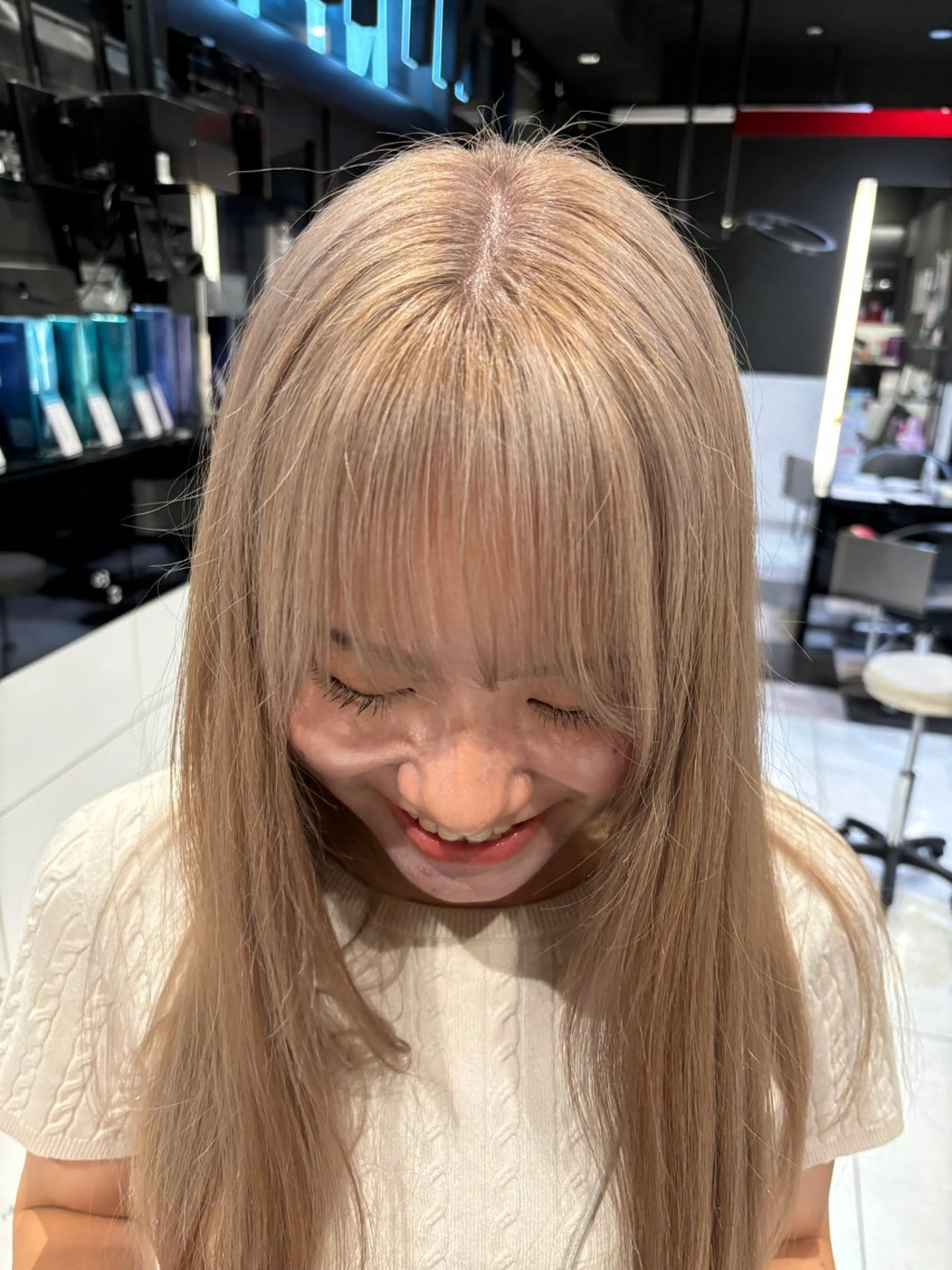 ロング カラー ベージュカラー ブリーチ ミルクティーベージュ ホワイトミルクティーベージュ カット ヘアカラー トリートメント ブリーチ/ヘアケア/ 艶髪/イギチハルのヘアスタイル