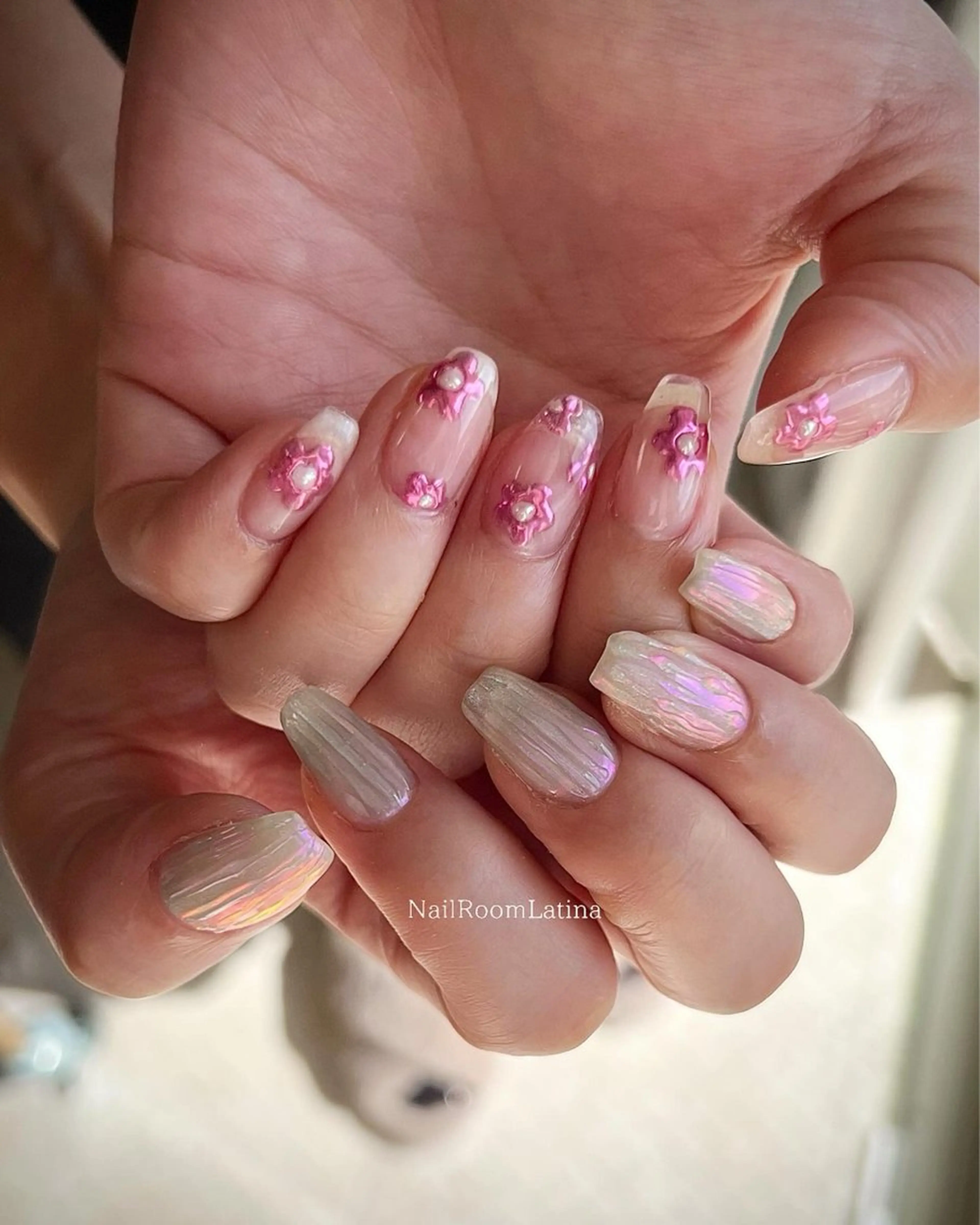 ネイル オーロラネイル ピンク 春ネイル ハンドネイル ✾ NailRoom Latina🌻💓のネイルデザイン
