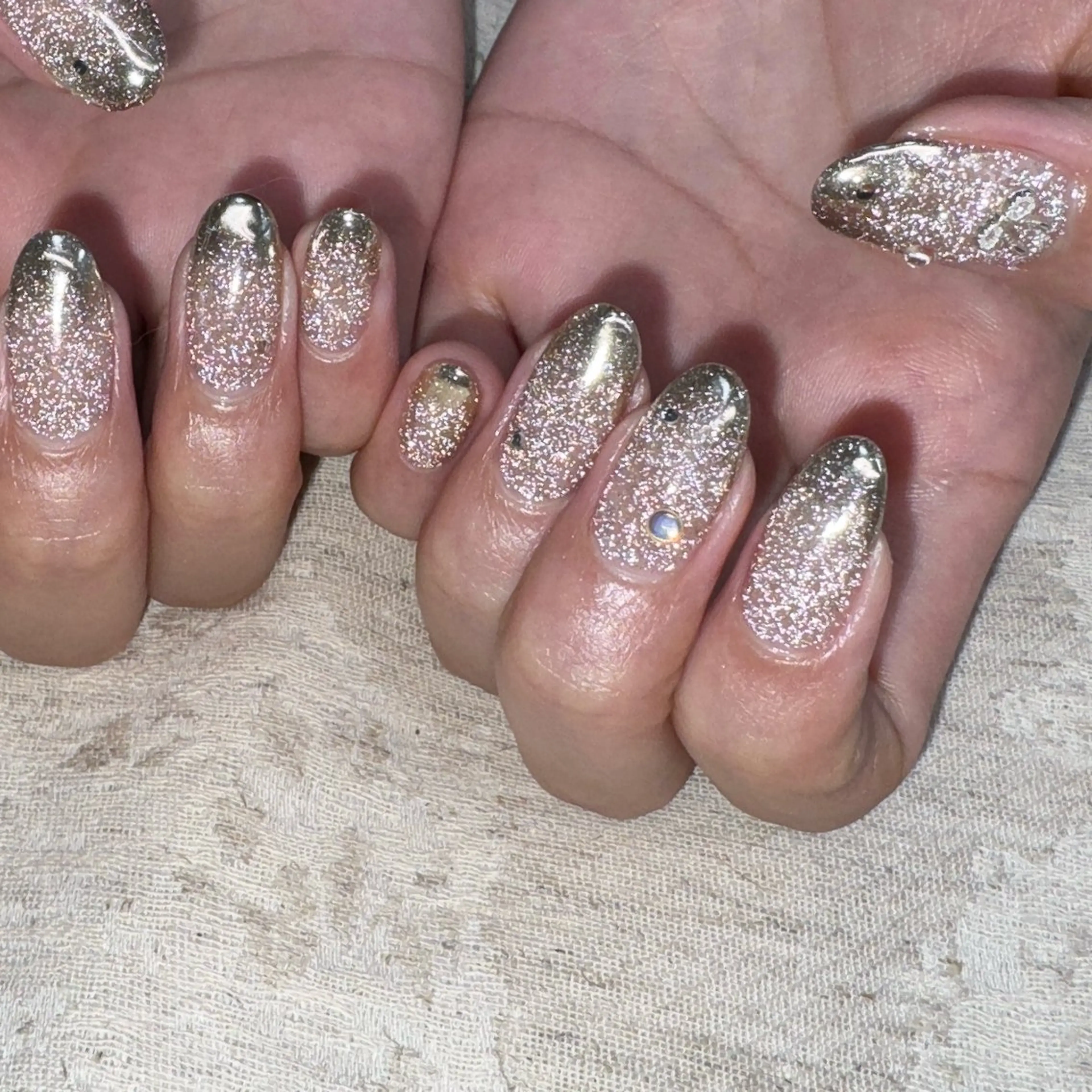 ネイル オーロラネイル フラッシュネイル ゴールド ミラーネイル ハンドネイル pointillé .ayaのネイルデザイン