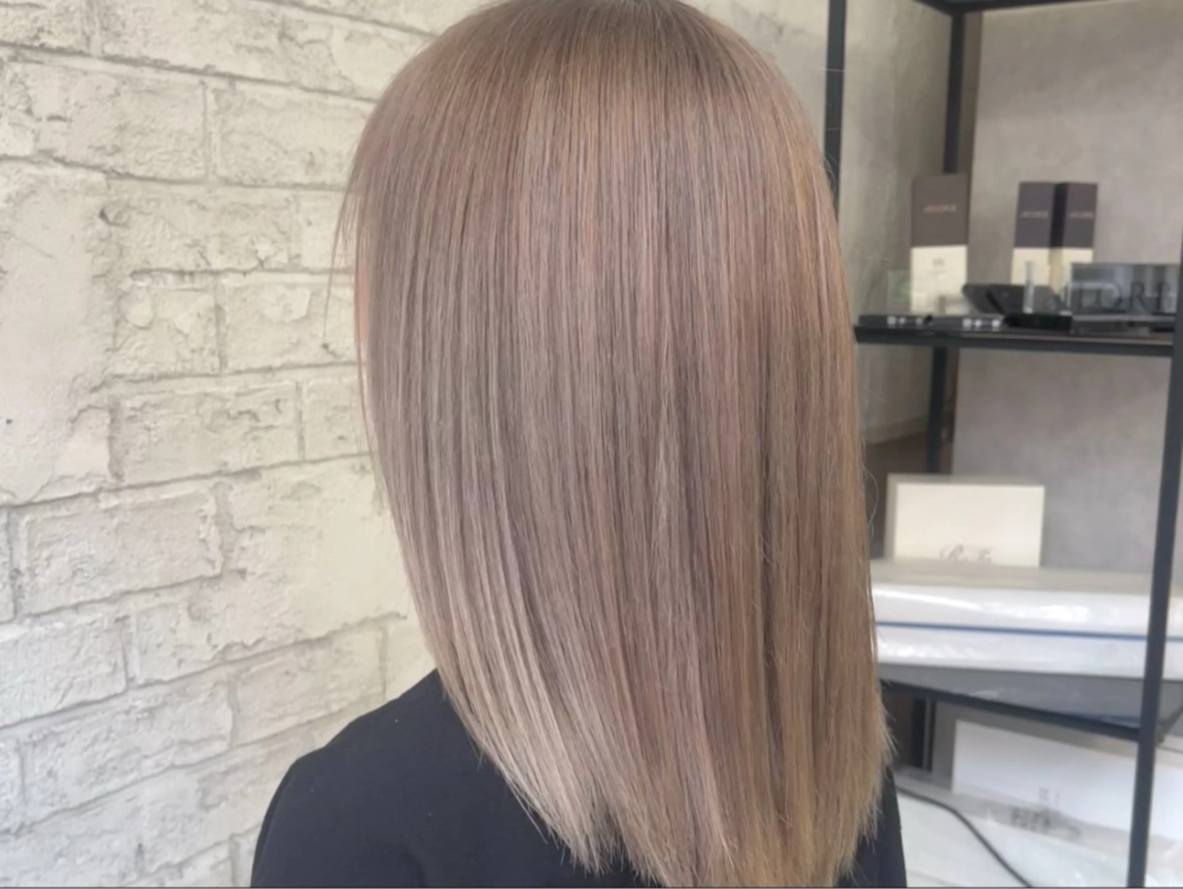 セミロング 艶髪ブリーチカラー 💗manaka💗のヘアスタイル