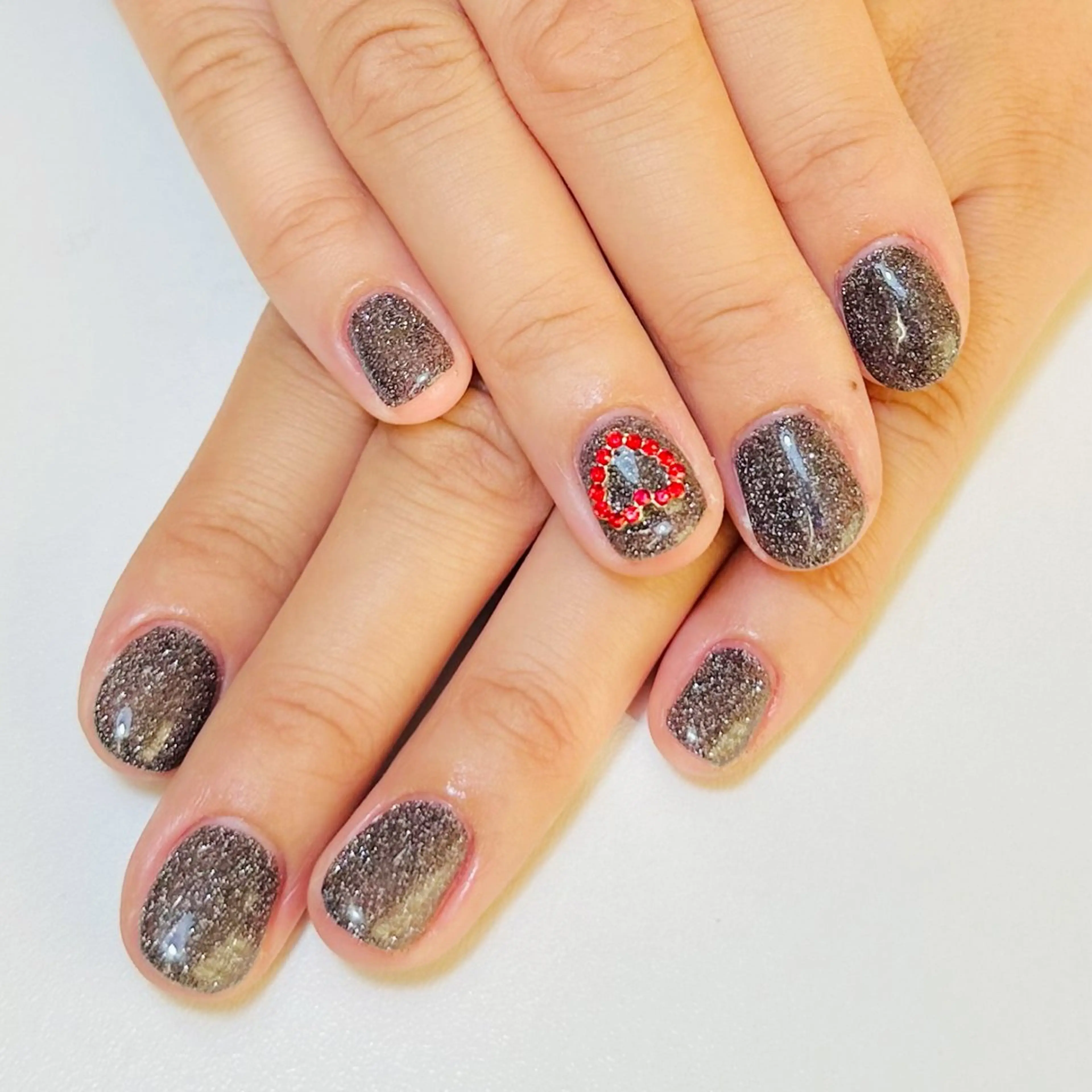 ネイル ストーンネイル HAIR&MAKE POSH 日暮里のネイルデザイン