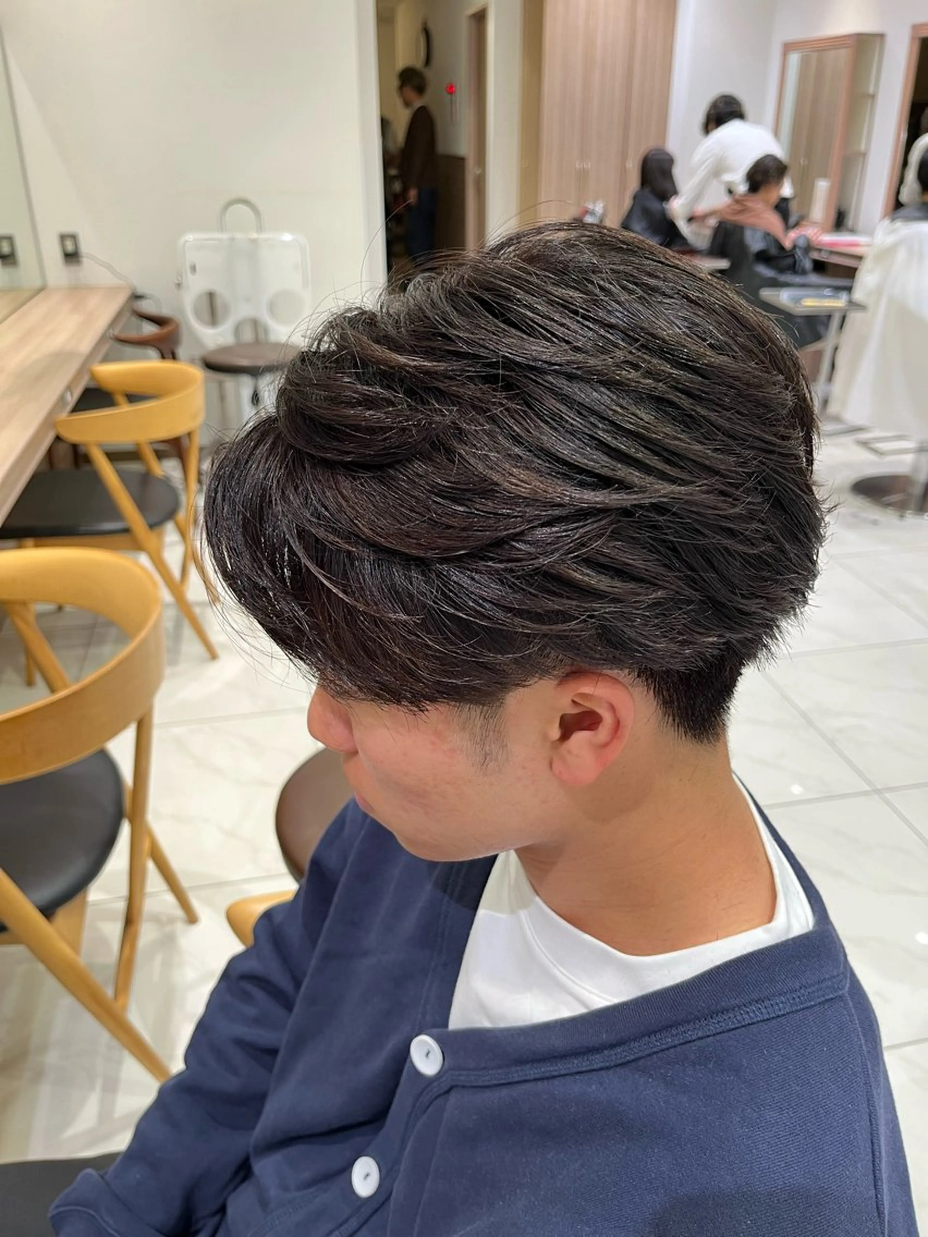 パーマ メンズ メンズブリーチ センターパート フェードカット フェザーパーマ マッシュ カット パーマ トリートメント ヘアセット 【メンズパーマ✨️ フェザーパーマ】岩城のヘアスタイル