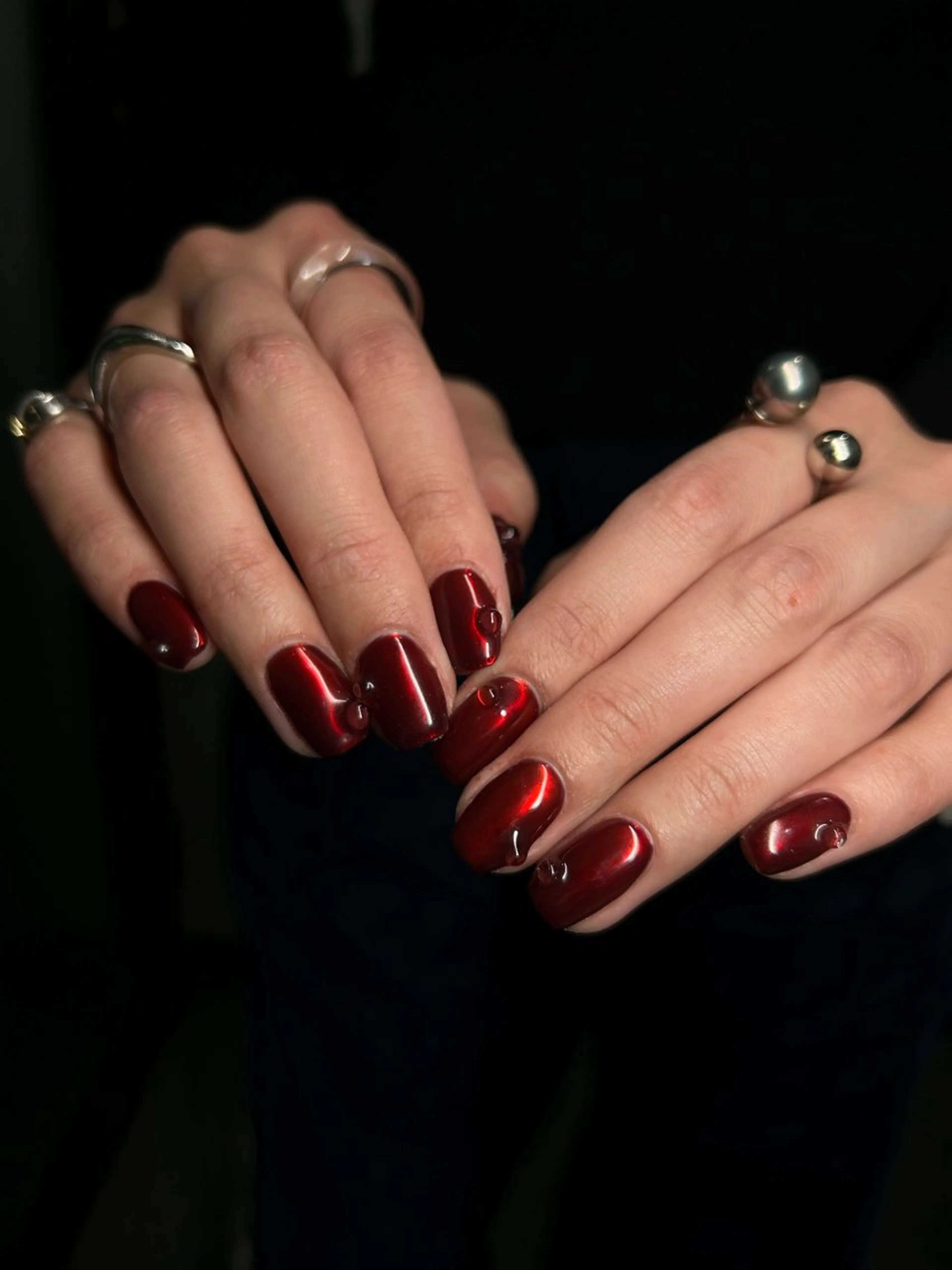ネイル アートネイル ミラーネイル ニュアンスネイル 赤色 シンプルネイル Yuni.所属・sakae yurinaのネイルデザイン