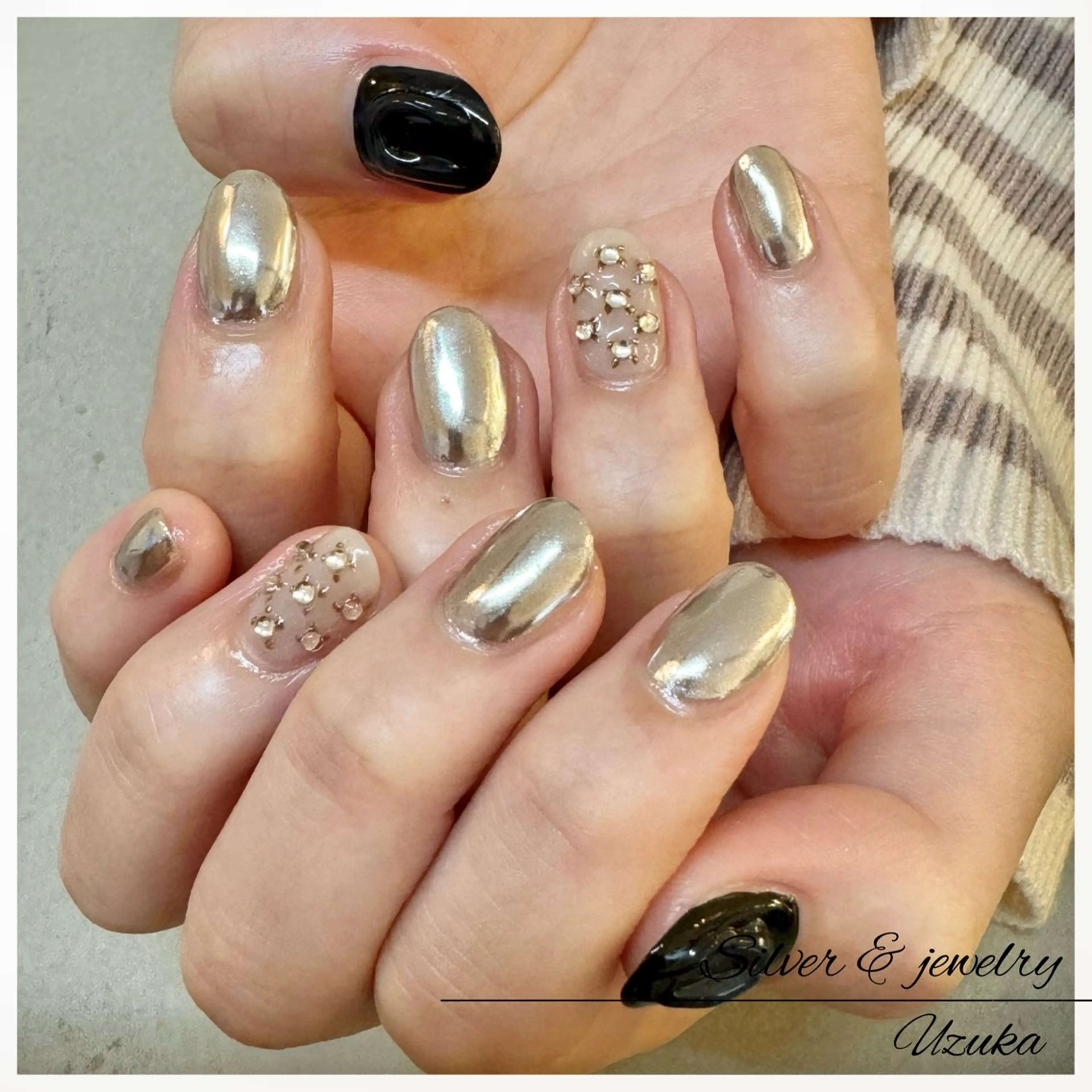ネイル ミラーネイル ぷっくりネイル シルバー 【 enn 】 Uzuka Yukaのネイルデザイン