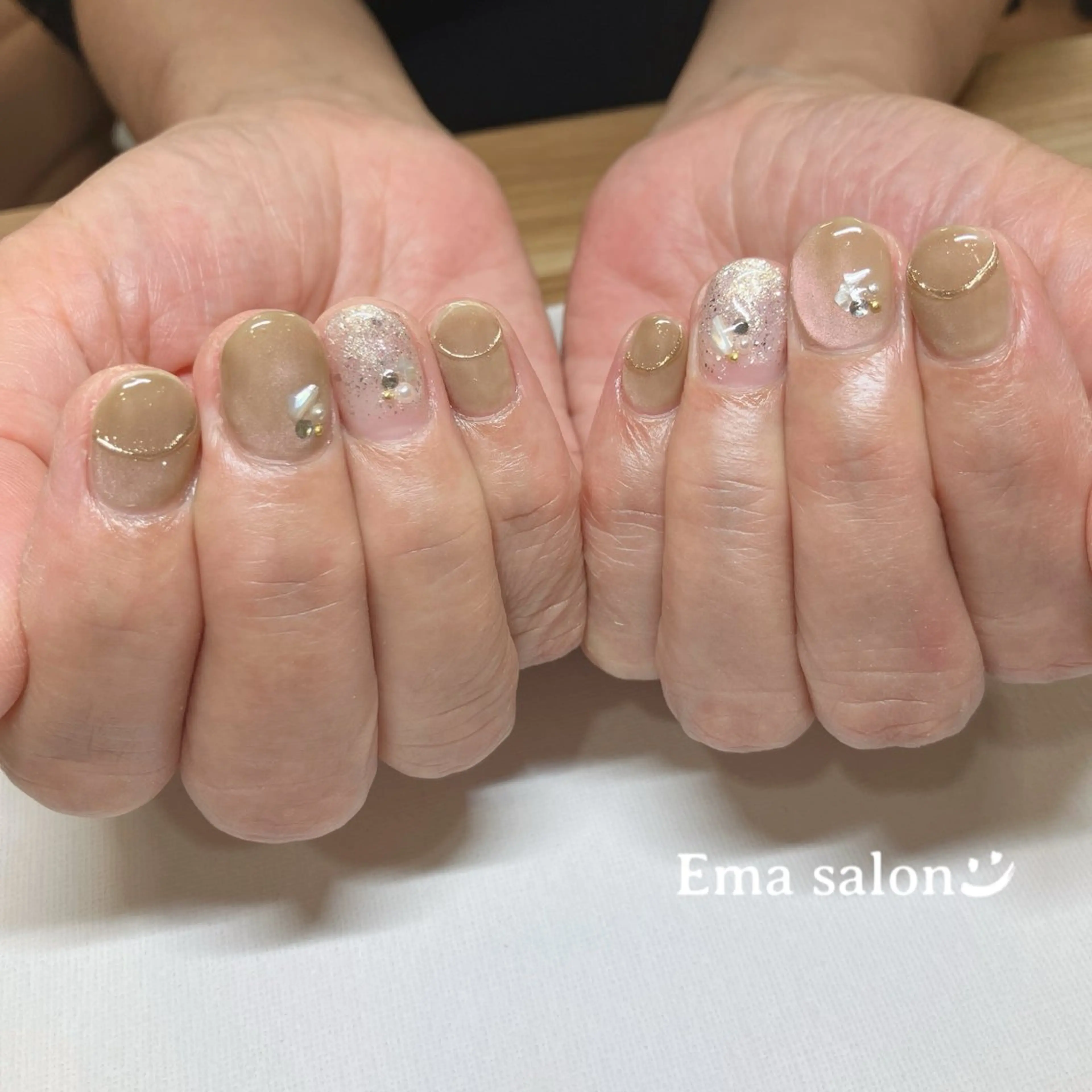 ネイル マグネットネイル 黄色 ハンドネイル Ema salon satomiのネイルデザイン