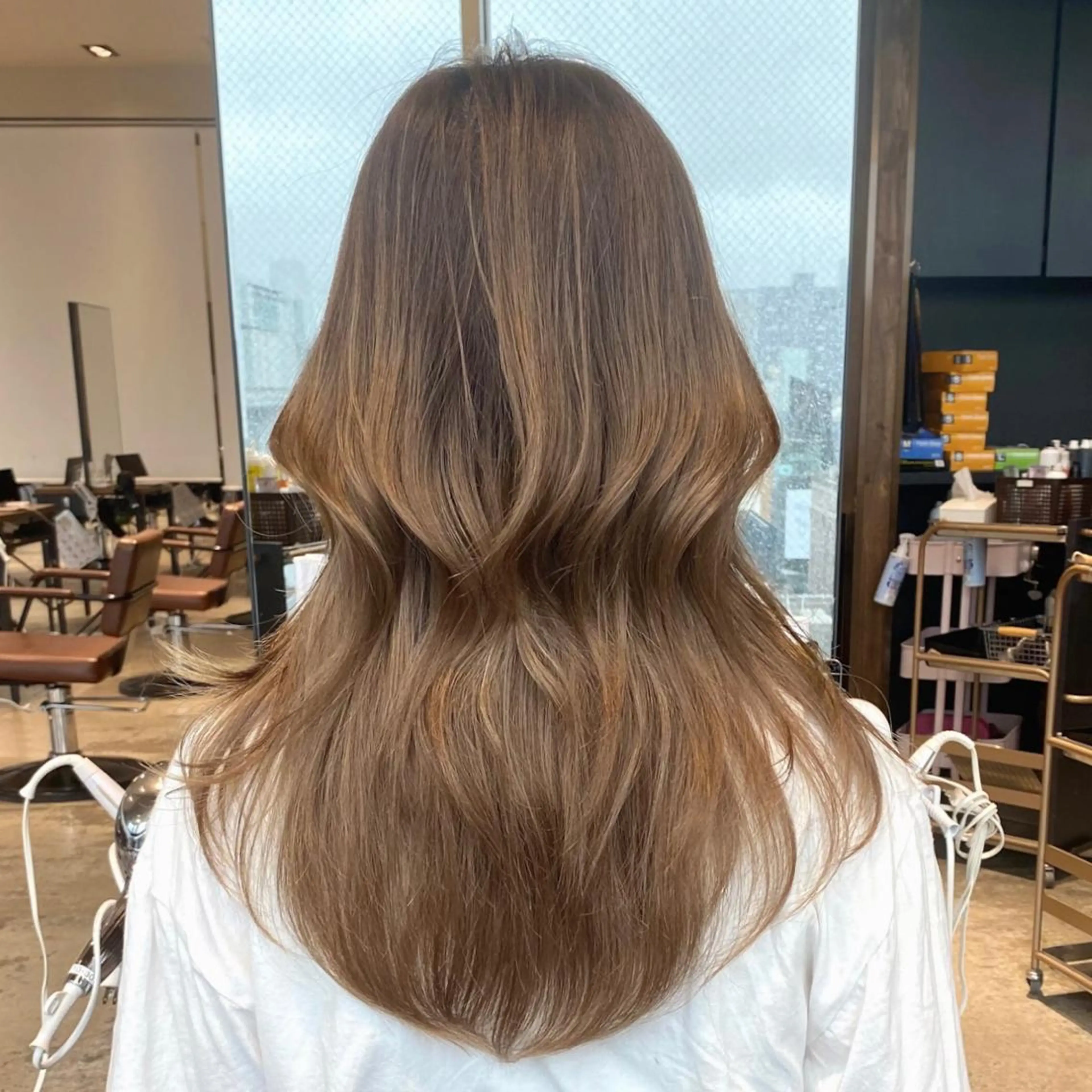 セミロング カラー くびれヘア レイヤー/顔周り /透明感🩶高橋大のヘアスタイル