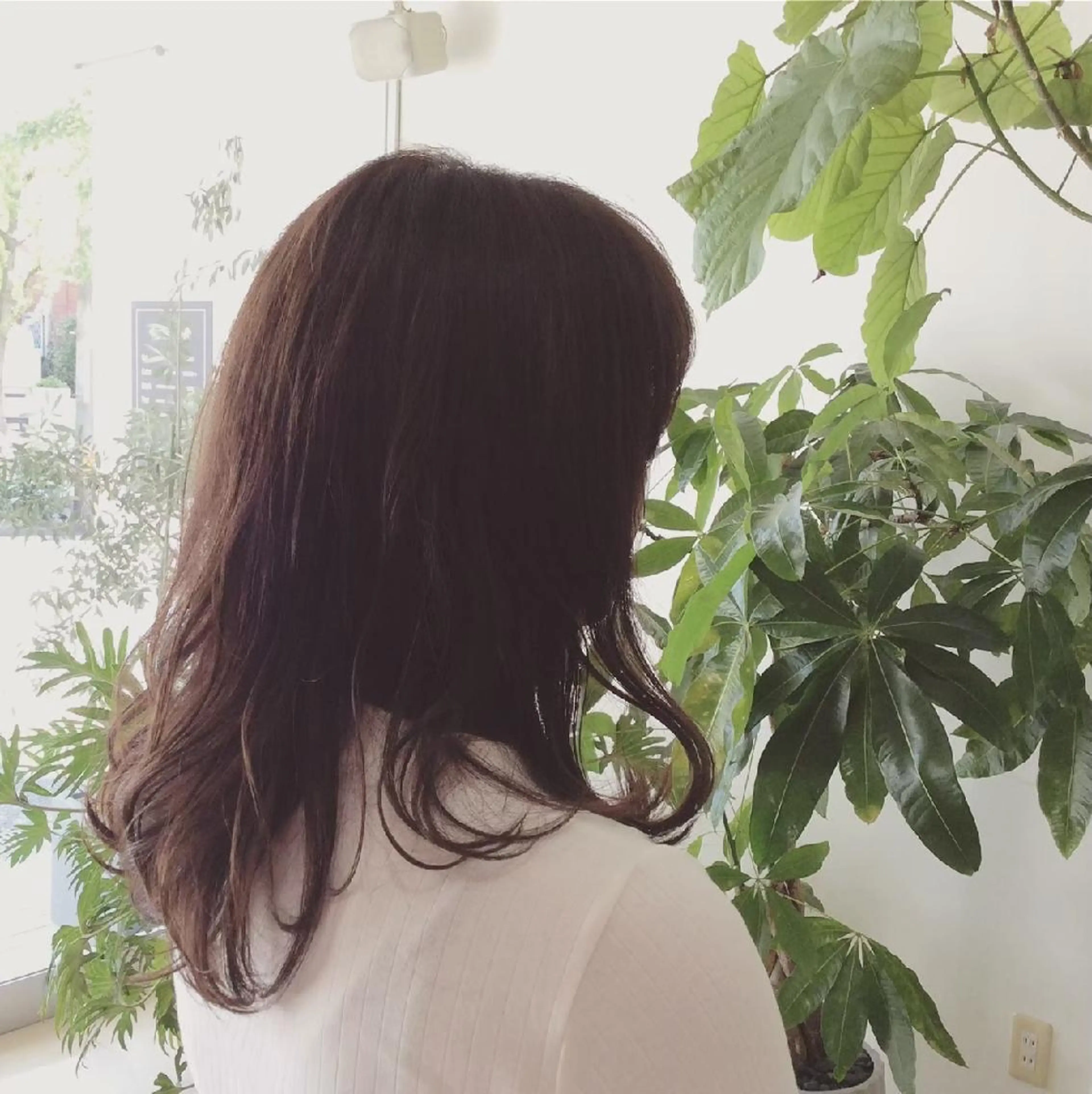 セミロング 安永 萌花のヘアスタイル