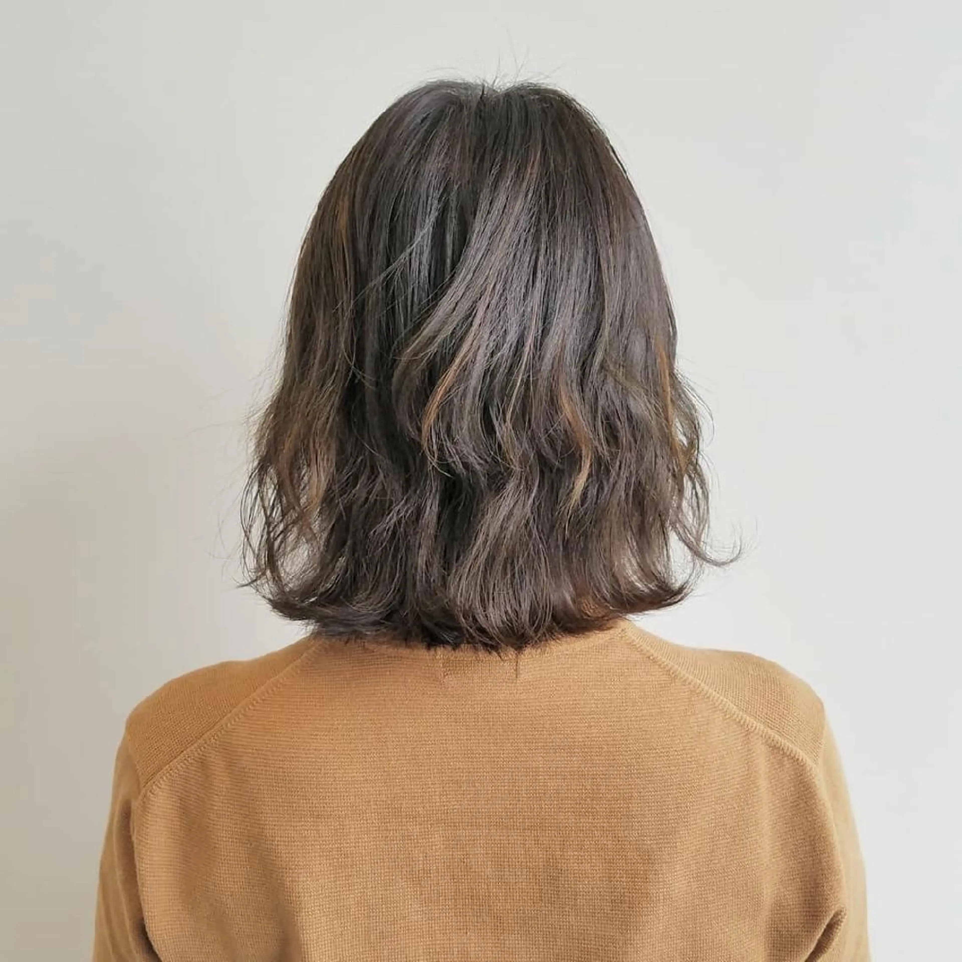 ミディアム カラー ヘアアレンジ パーマ アッシュ ハイライトカラー ミント ハイライト iplus まつげ、眉毛、耳つぼのマツエク・マツパデザイン