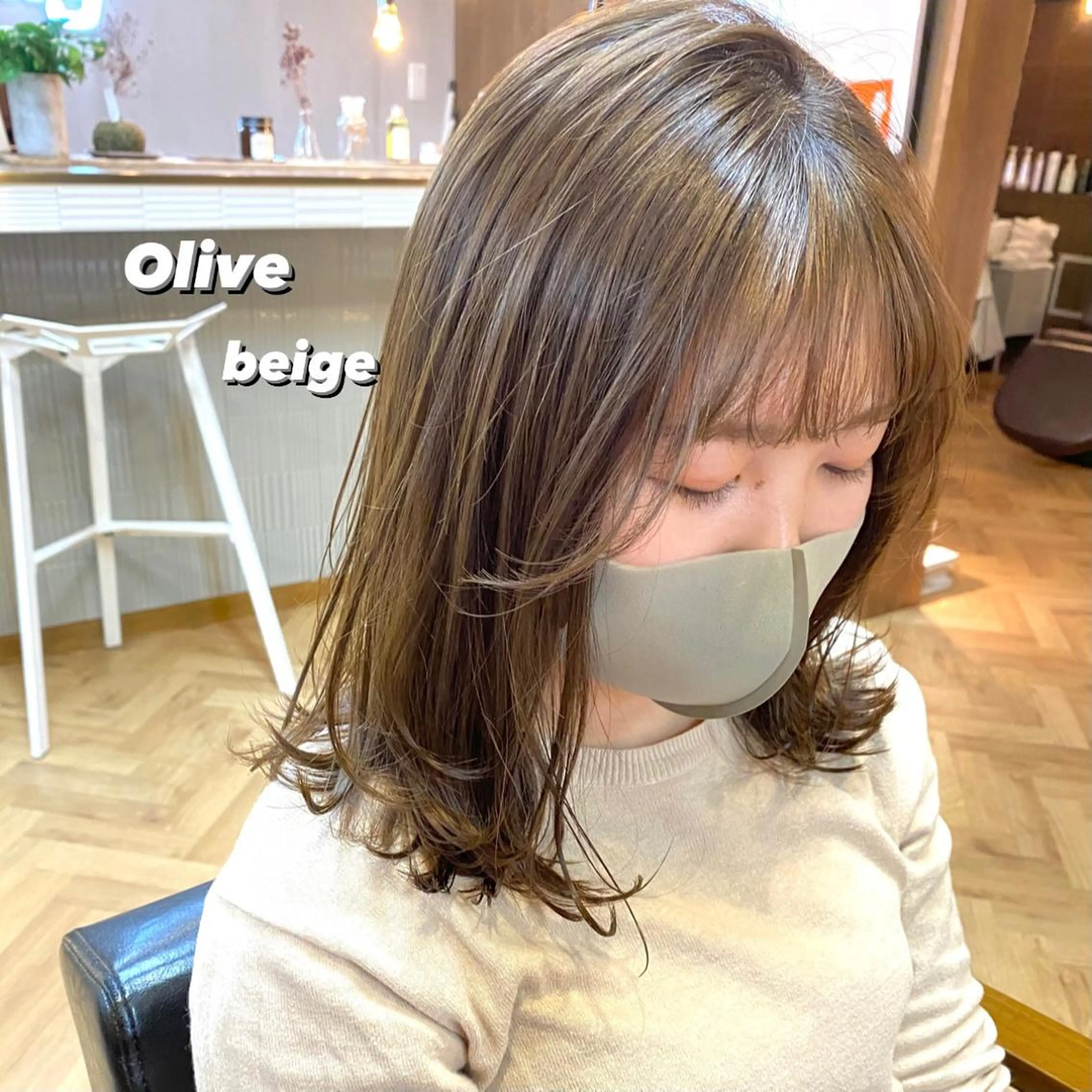 ミディアム カラー ベージュカラー オリーブベージュ レイヤーカット EMANON梅田店所属・前川 朋香のヘアスタイル