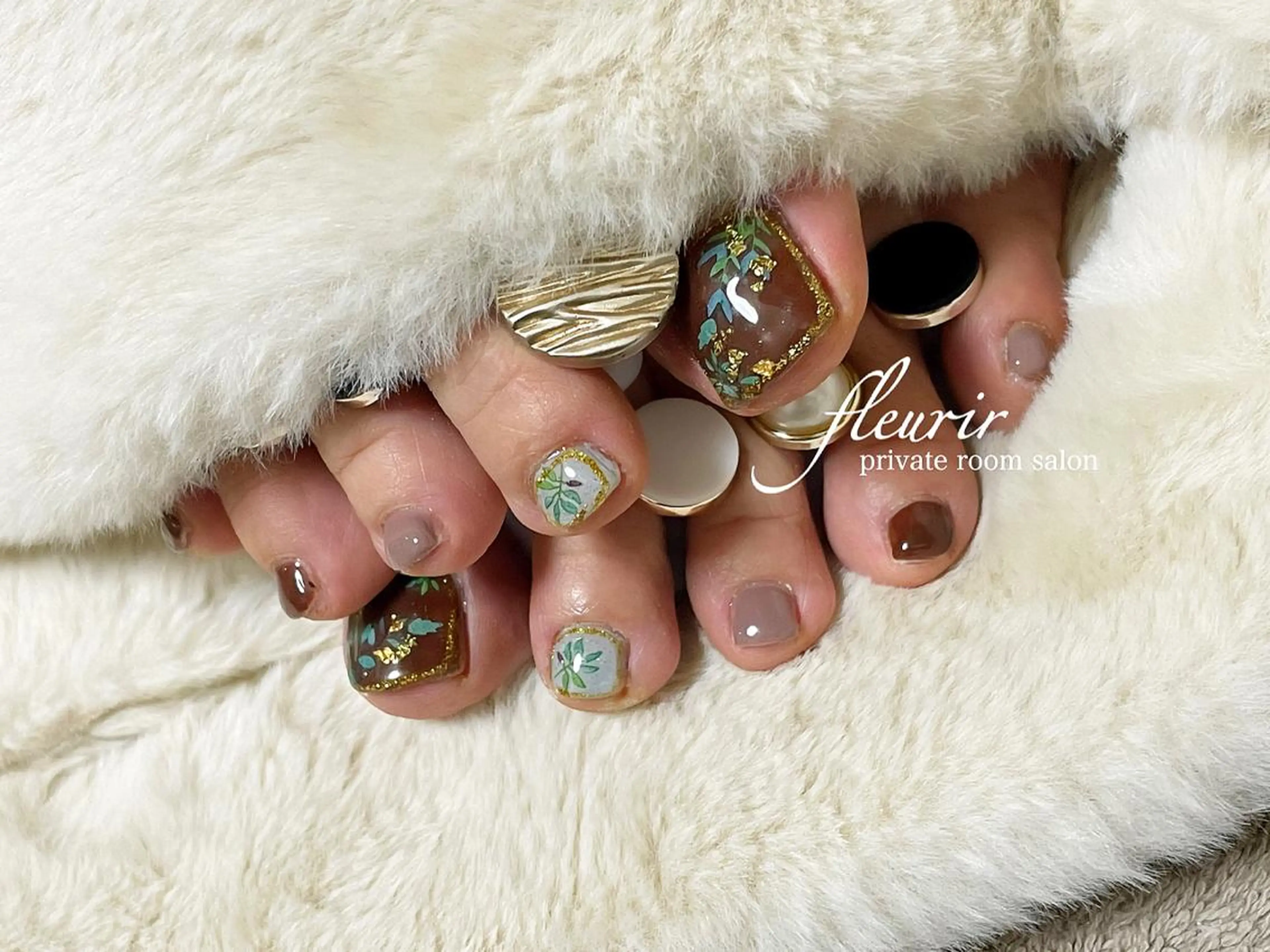 ネイル ブラウン フットネイル ゴールド グリーン フルリール 【プライベートサロンのネイルデザイン